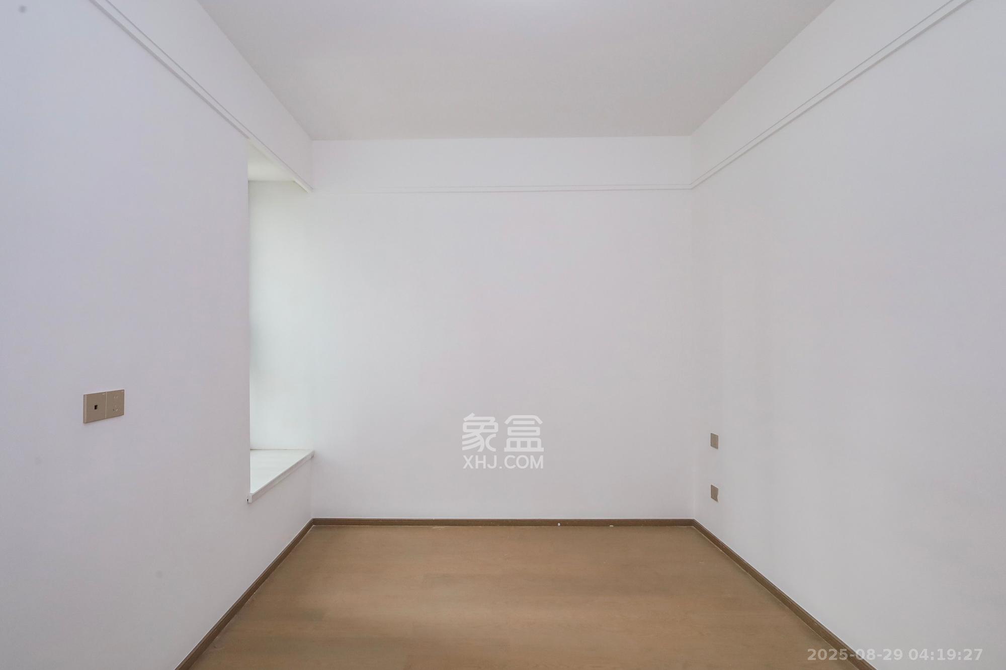 复地滨江金融中心  3室2厅2卫    183.1万卧室