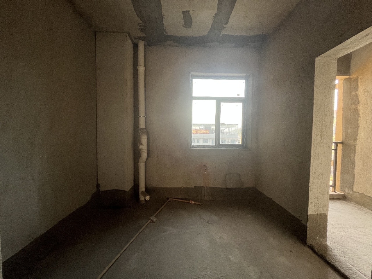 珠山鑫园  4室2厅2卫    63.8万客厅