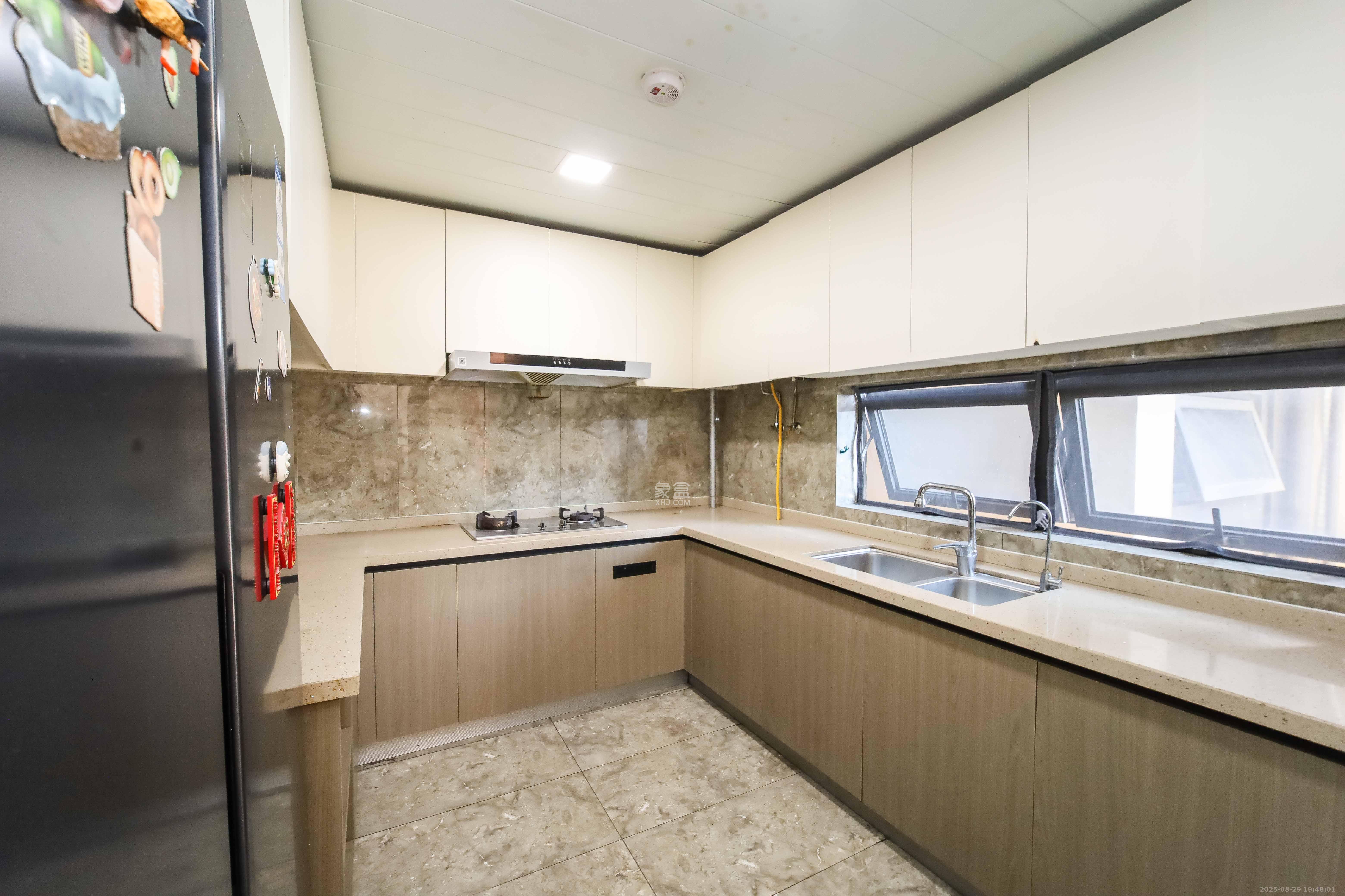 万科金域蓝湾  4室2厅2卫    180.0万厨房