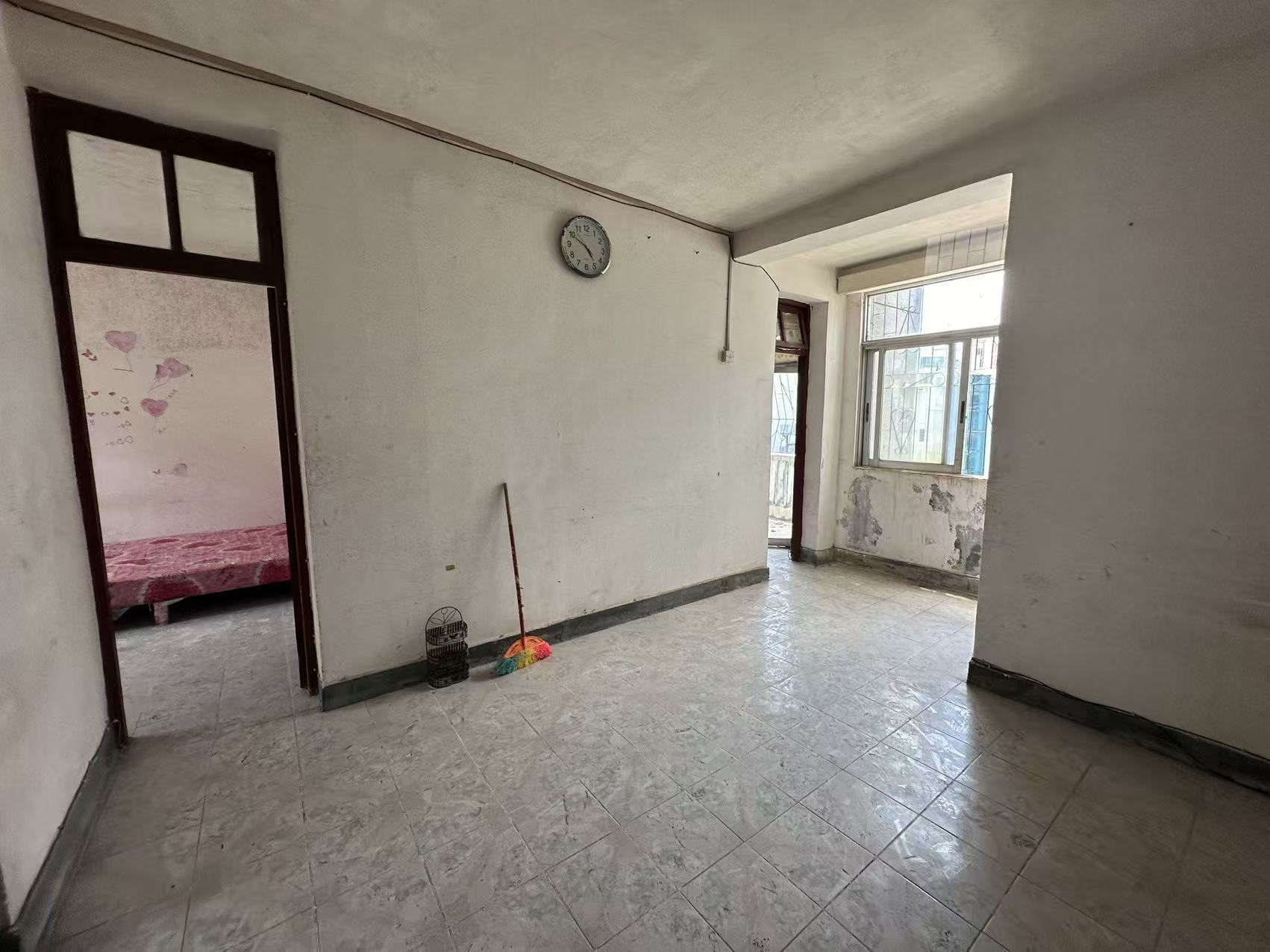 新疆设计院（华海路18号）  3室2厅1卫    70.0万客厅