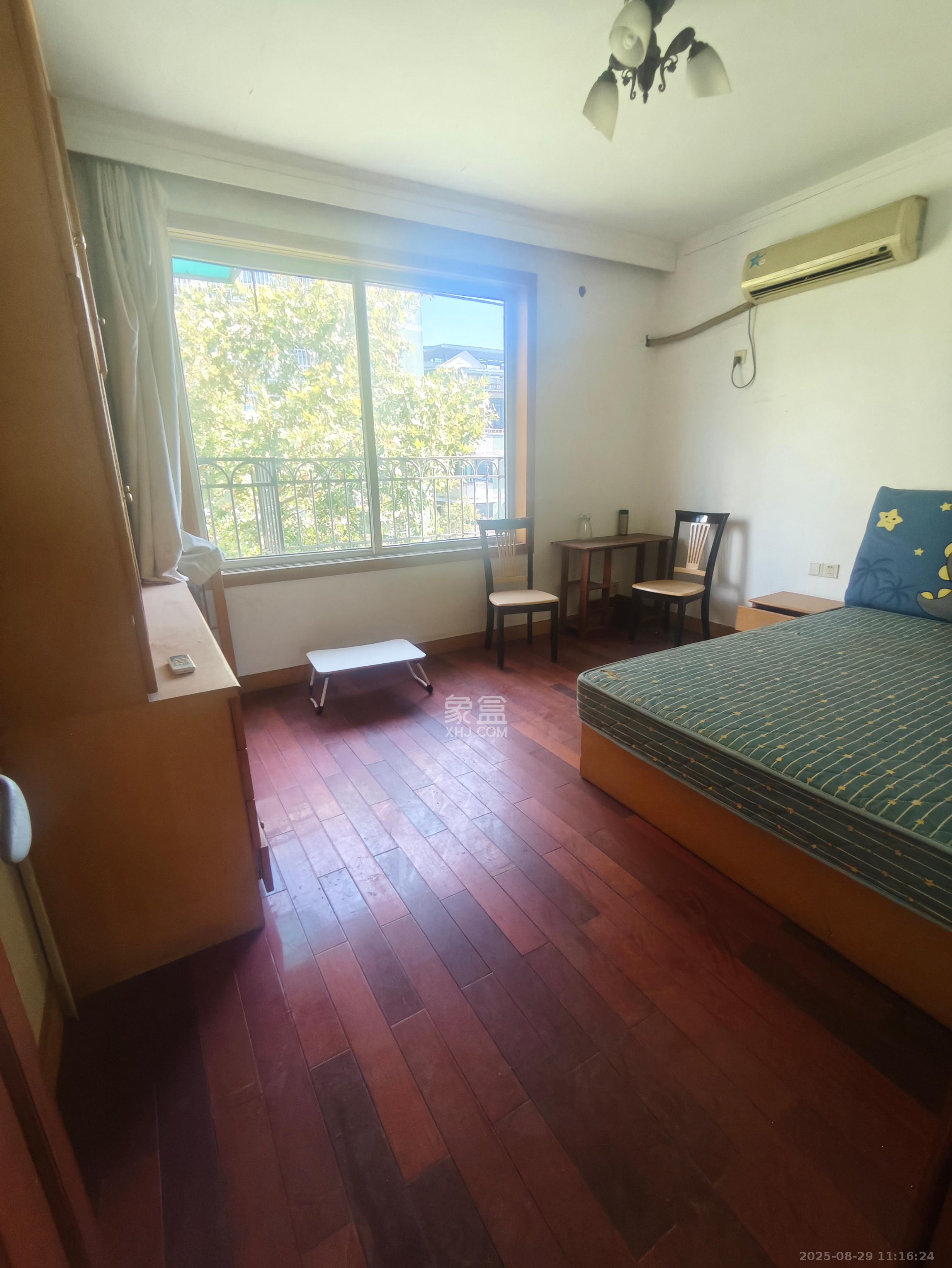 海华锦园 4室2厅1卫 2800.0元/月 海华锦园 4室2厅1卫 2800.0元/月室内图