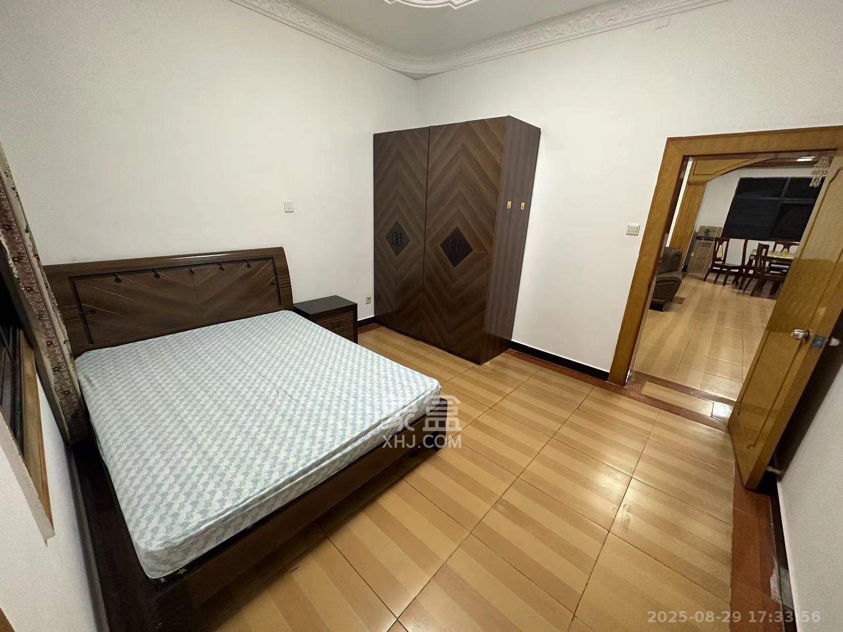 汽车西站商贸城（河西望城坡）  3室2厅1卫    1700.0元/月室内图