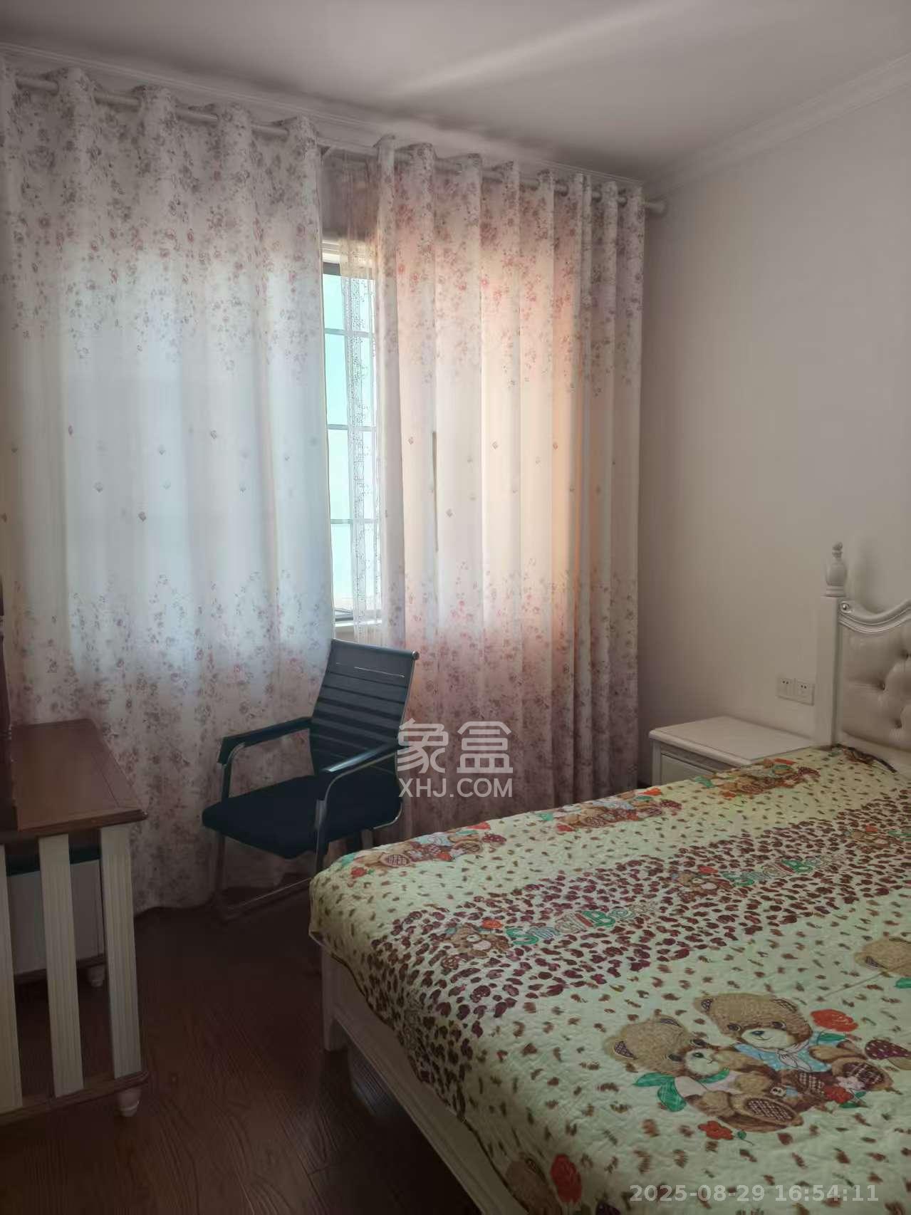 湘诚德峰小区B区  3室1厅1卫    2500.0元/月室内图