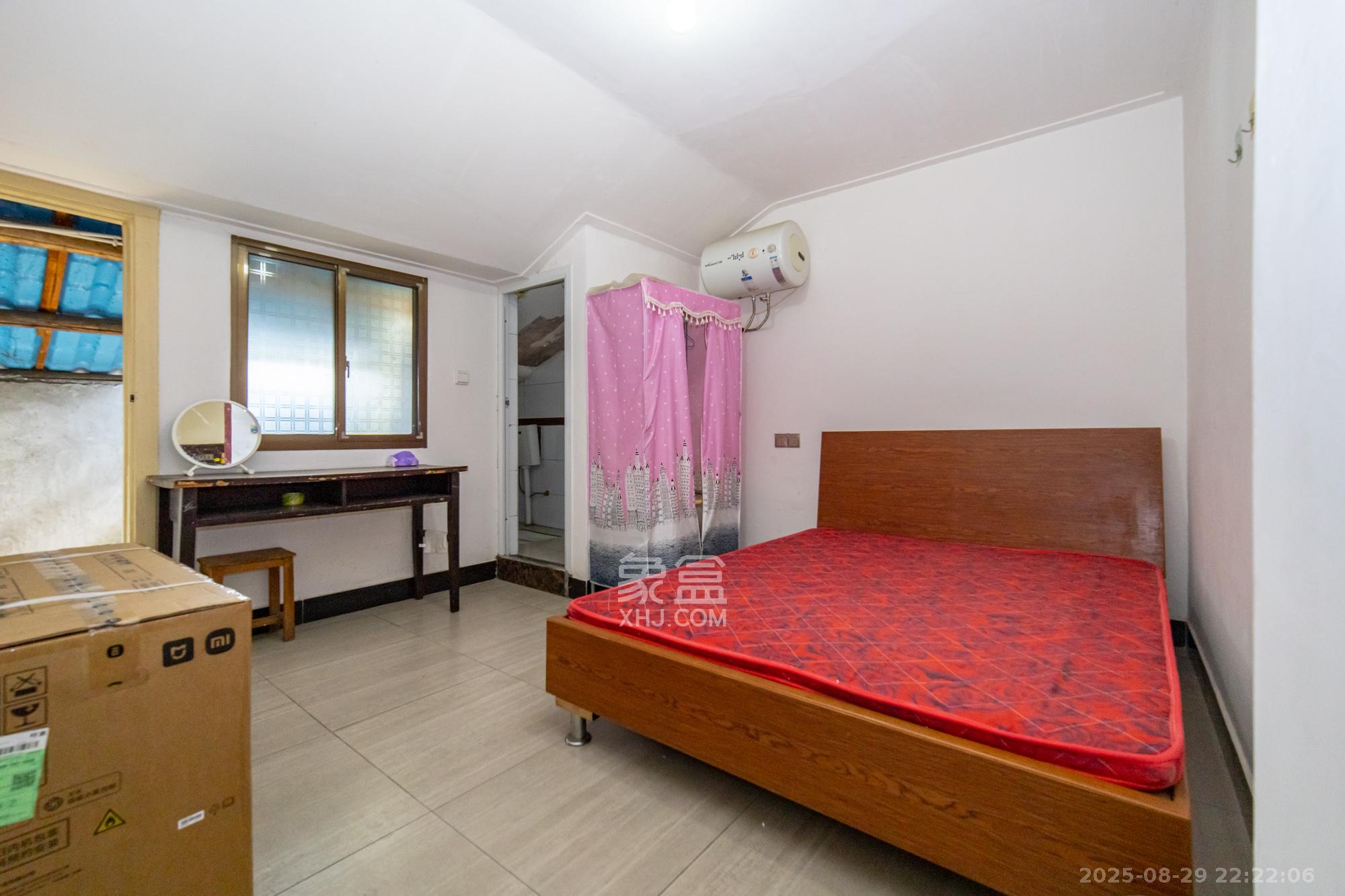 星沙二区 10室4厅4卫 176.0万 星沙二区 10室4厅4卫 176.0万客厅