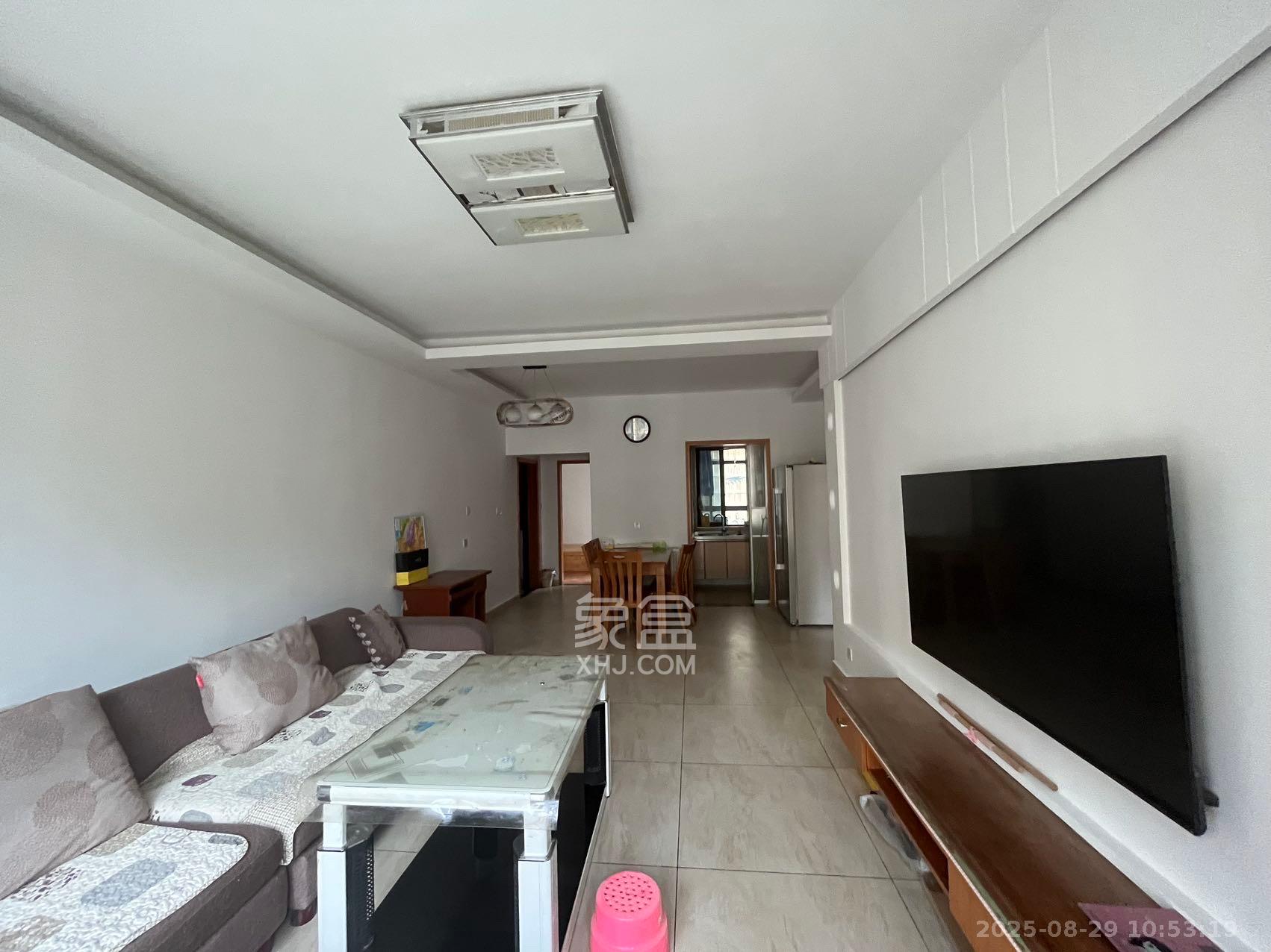 康斯丹郡(融程领秀佳园)  3室2厅1卫    2200.0元/月 康斯丹郡(融程领秀佳园)  3室2厅1卫    2200.0元/月室内图1