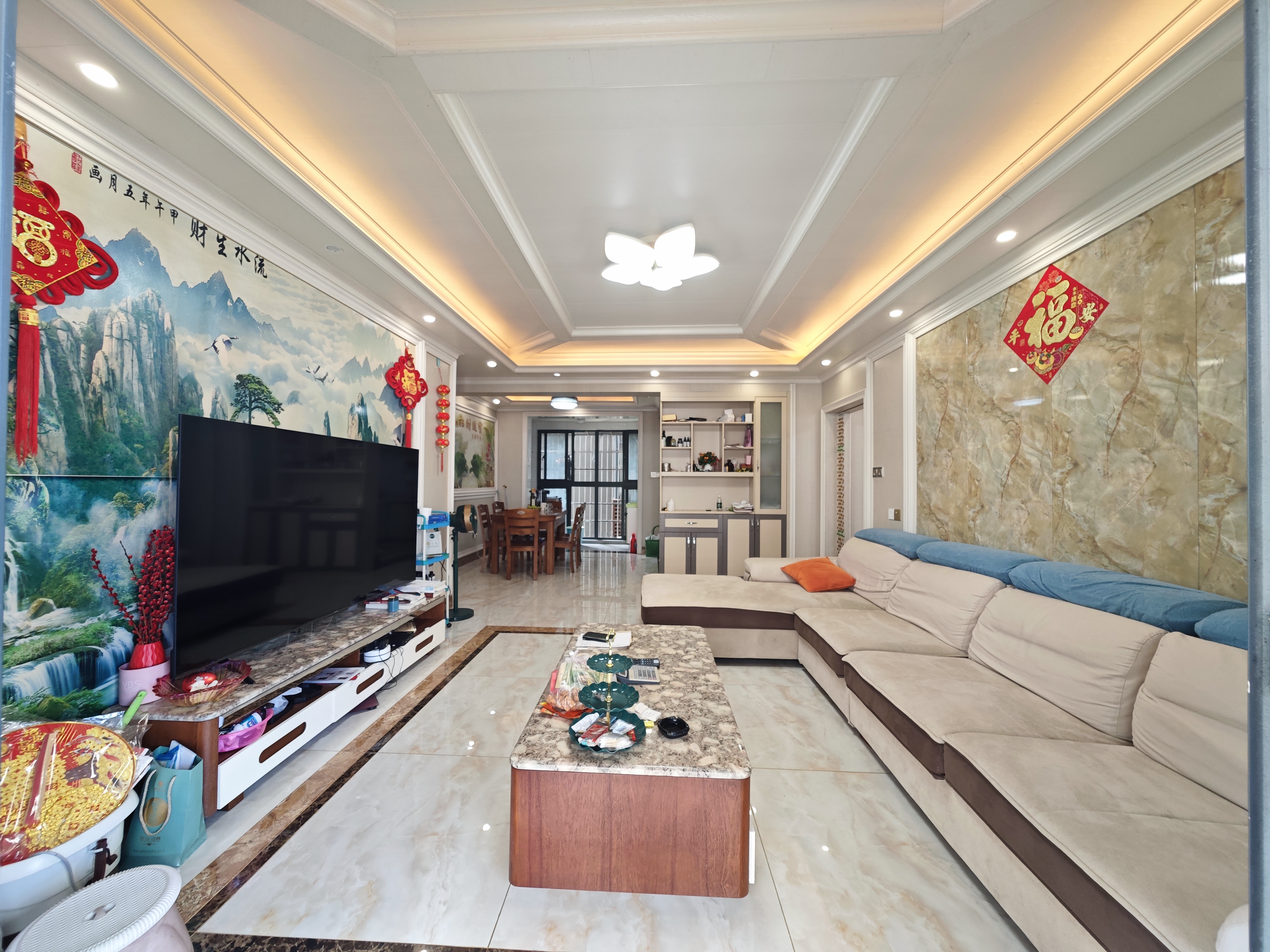 锦地翰城二期  4室2厅2卫    185.0万客厅