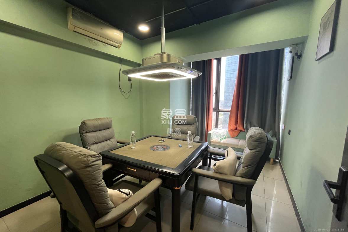 德思勤城市广场(宝格丽公寓) 6室1厅1卫 3500.0元/月 德思勤城市广场(宝格丽公寓) 6室1厅1卫 3500.0元/月室内图