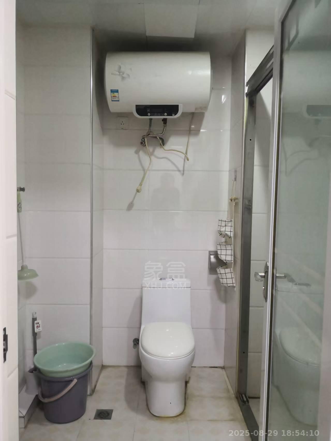 明峰银座  1室1厅1卫    1000.0元/月 明峰银座  1室1厅1卫    1000.0元/月室内图