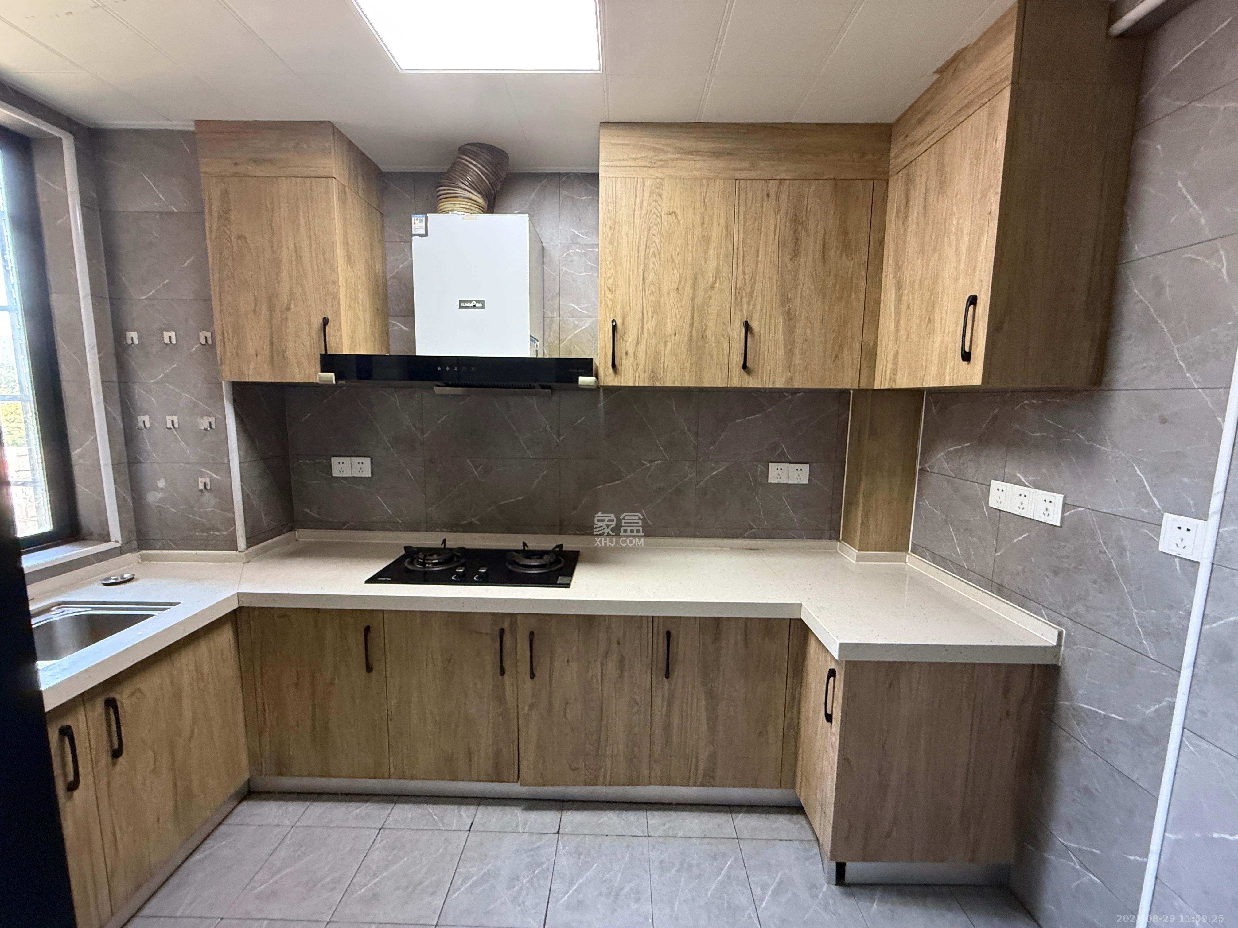 岳鞍阁小区  3室2厅2卫    2300.0元/月室内图