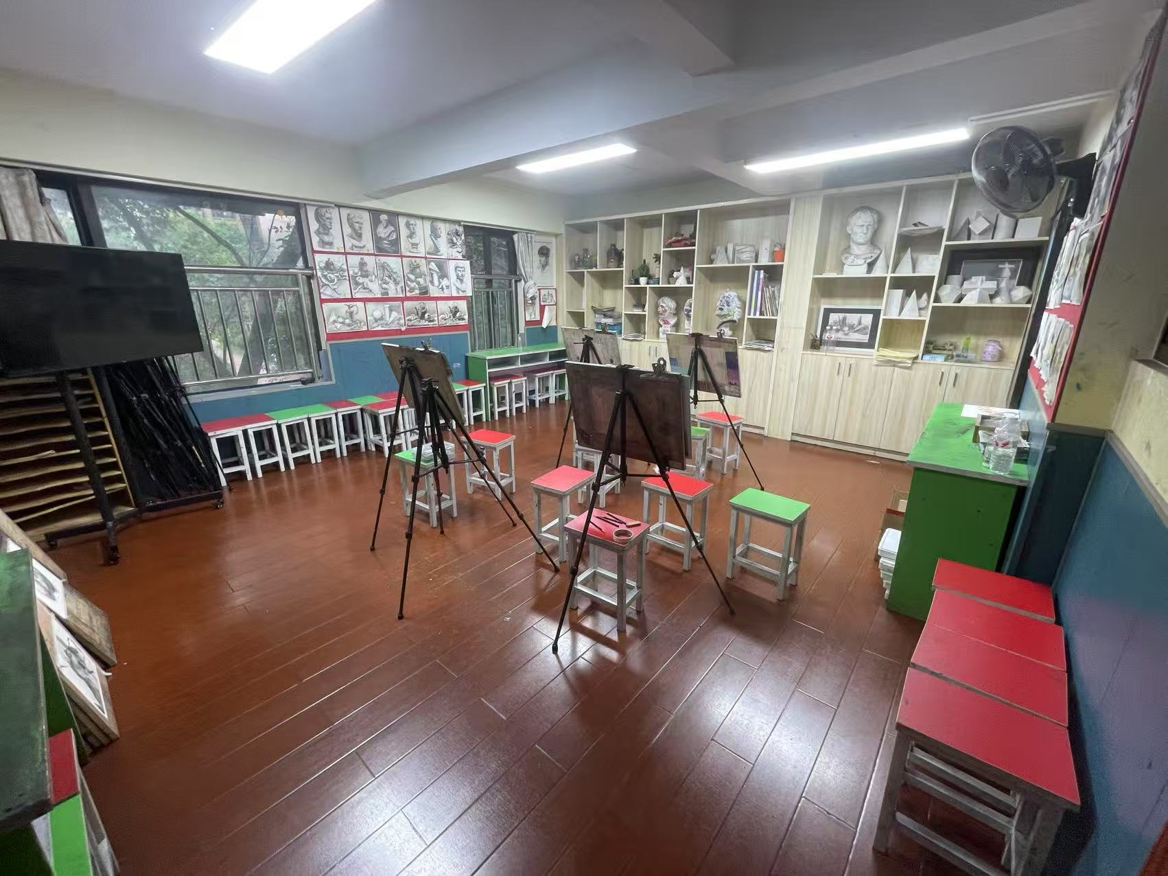 慧谷阳光  6室2厅1卫   125.00万