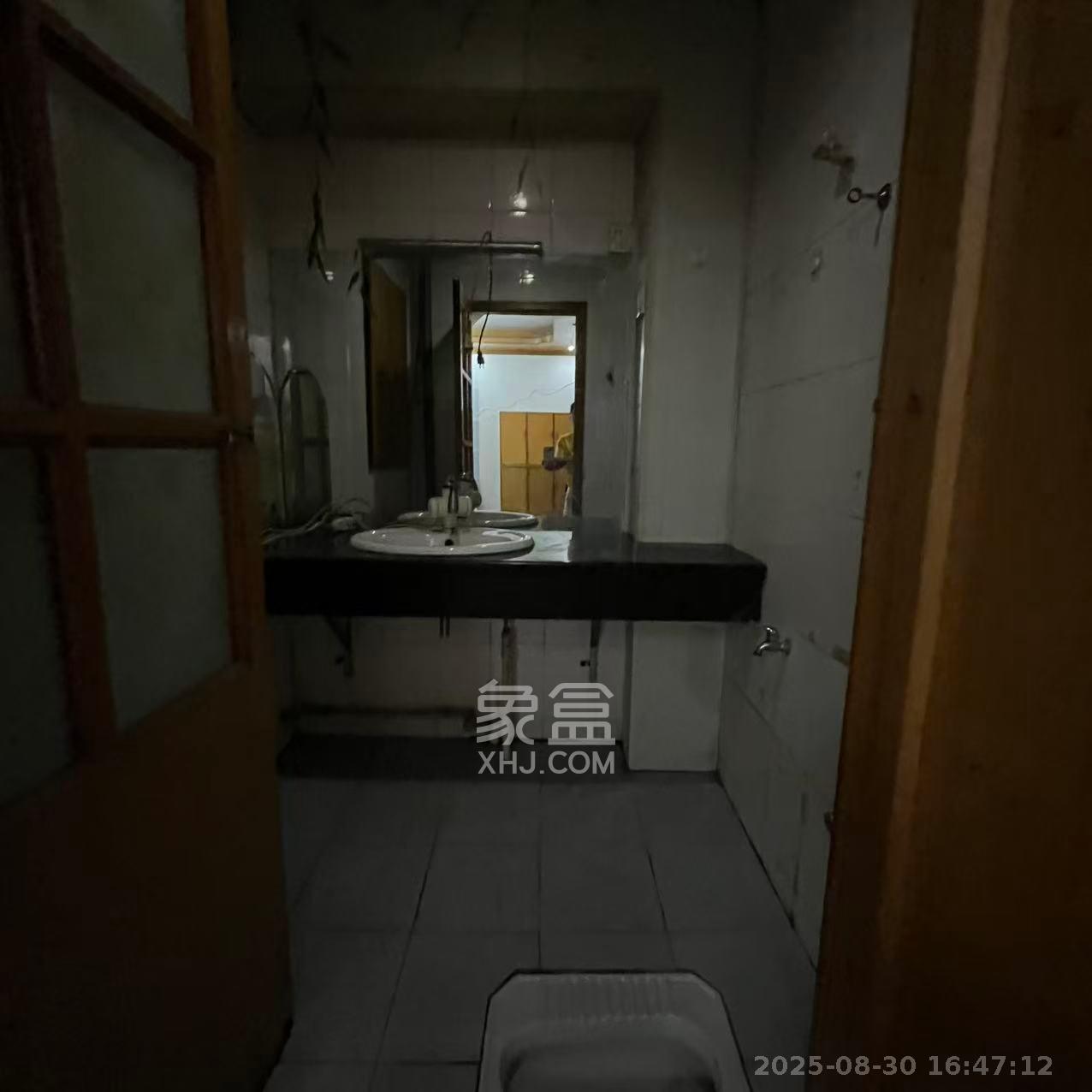 南湖路水工机械厂宿舍 1室2厅1卫 1500.0元/月 南湖路水工机械厂宿舍 1室2厅1卫 1500.0元/月室内图