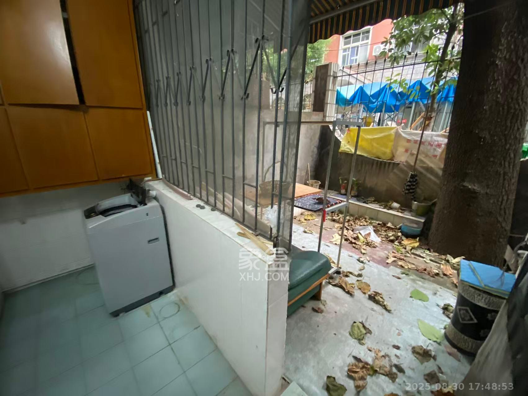 十一中学单位宿舍  3室1厅1卫    2000.0元/月室内图