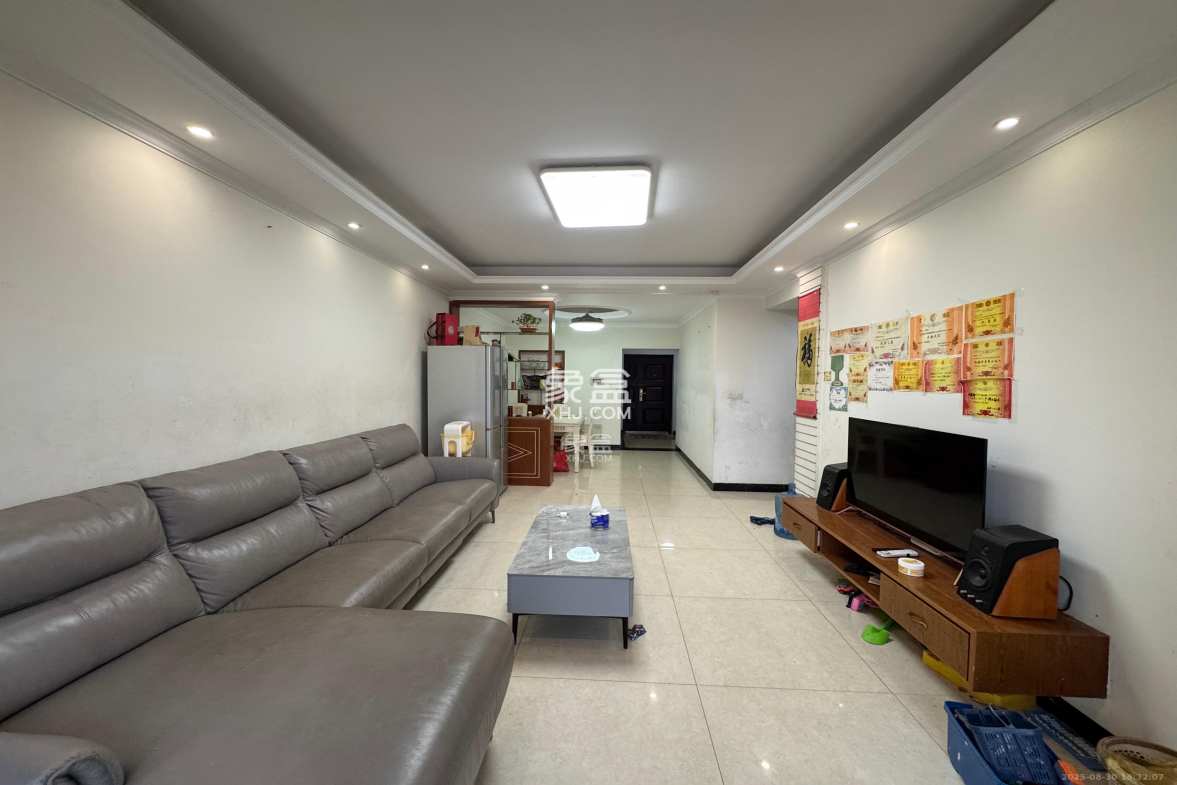 中南红领邦(红星嘉和苑)  3室1厅1卫    2000.0元/月 中南红领邦(红星嘉和苑)  3室1厅1卫    2000.0元/月室内图