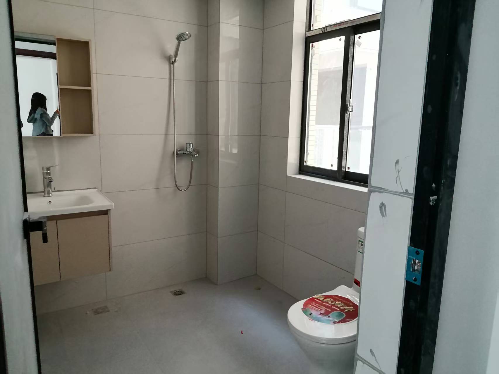 互助小区电梯房  3室2厅1卫   2100.00元/月室内图