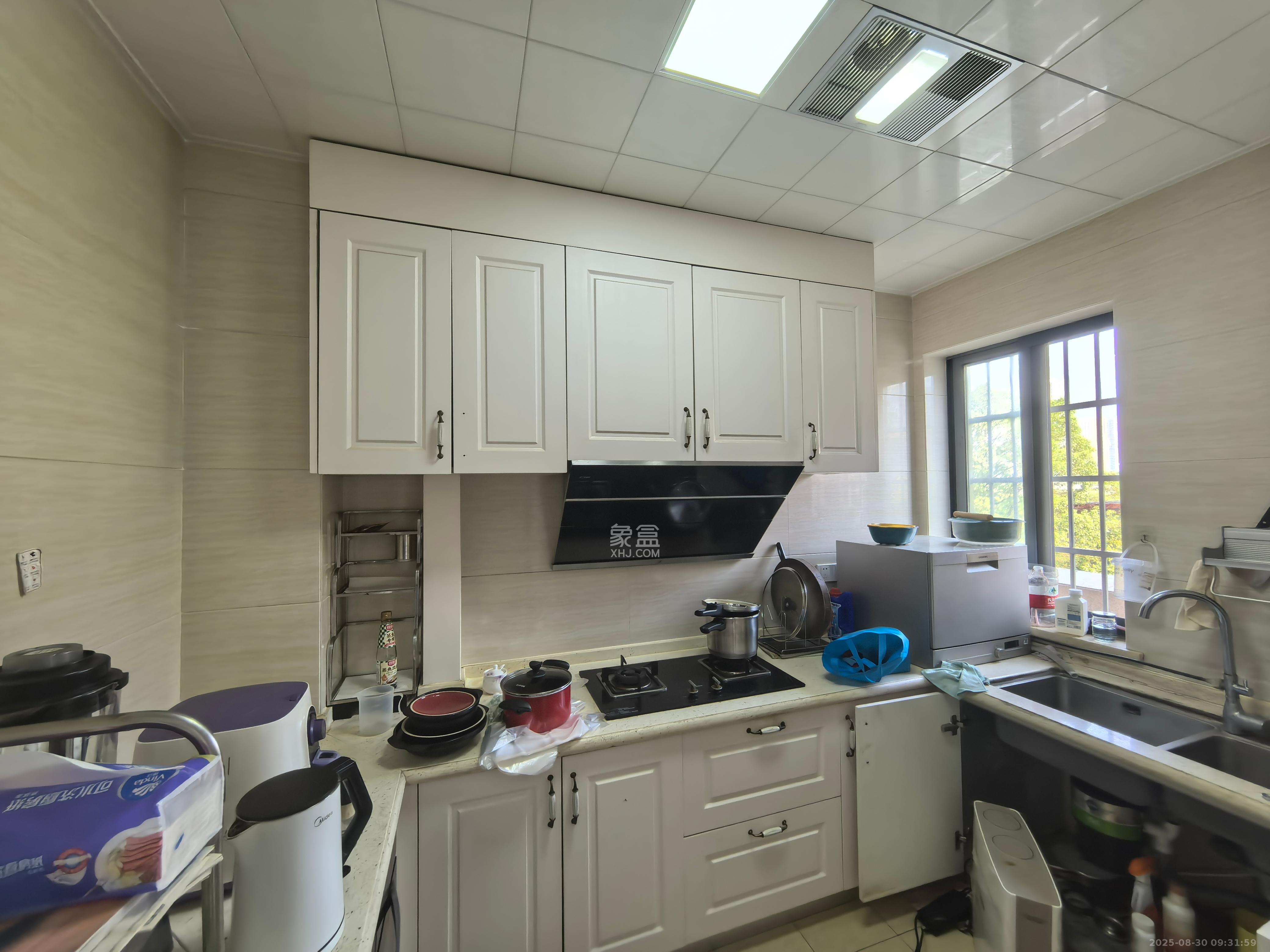 中城丽景香山园  3室2厅2卫    3500.0元/月室内图