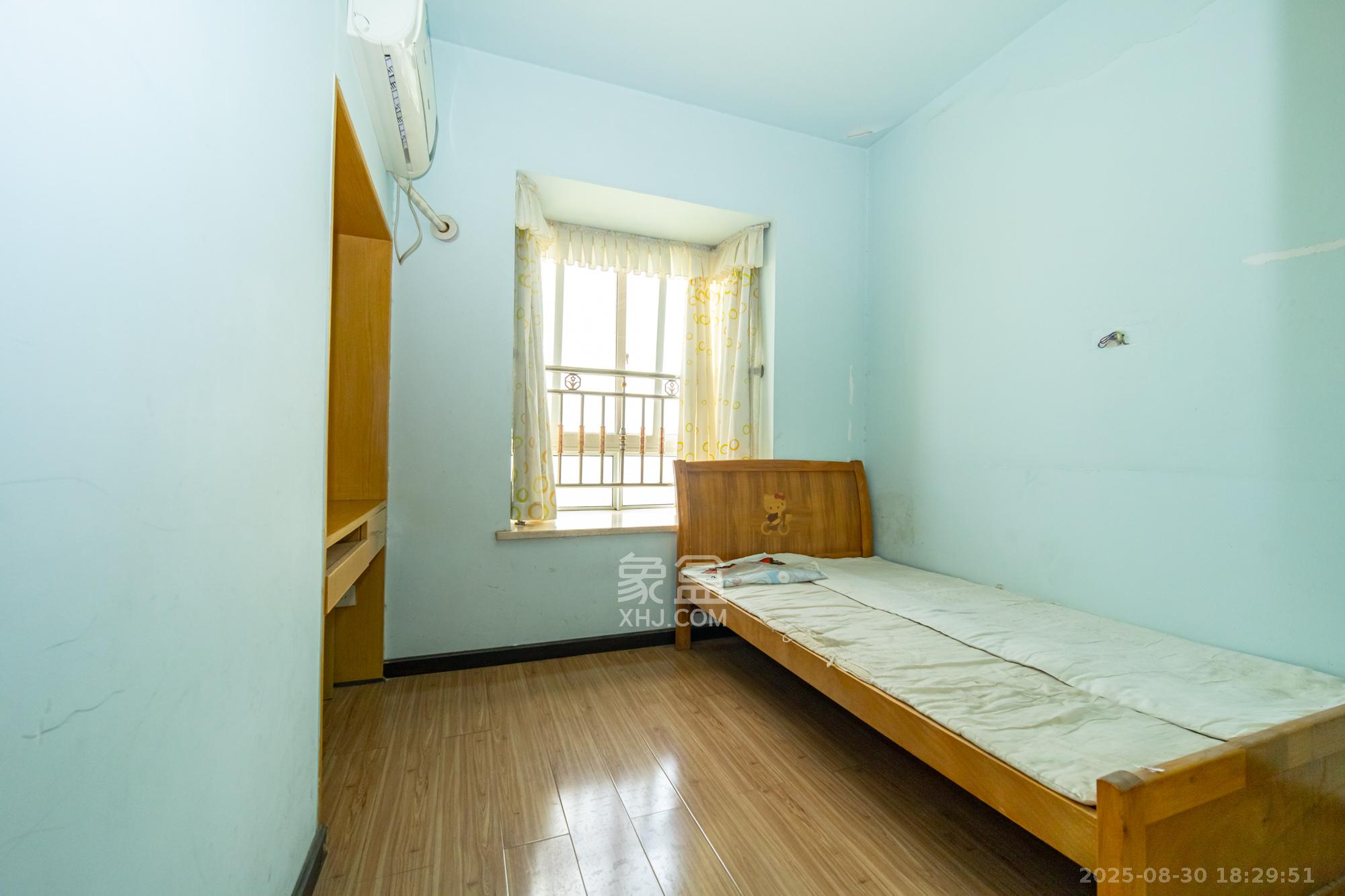 楚天中苑  3室2厅2卫    55.0万卧室