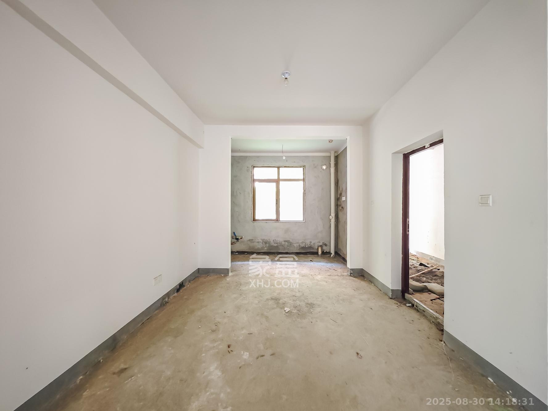 幸福考拉  4室2厅2卫    205.0万 幸福考拉  4室2厅2卫    205.0万客厅