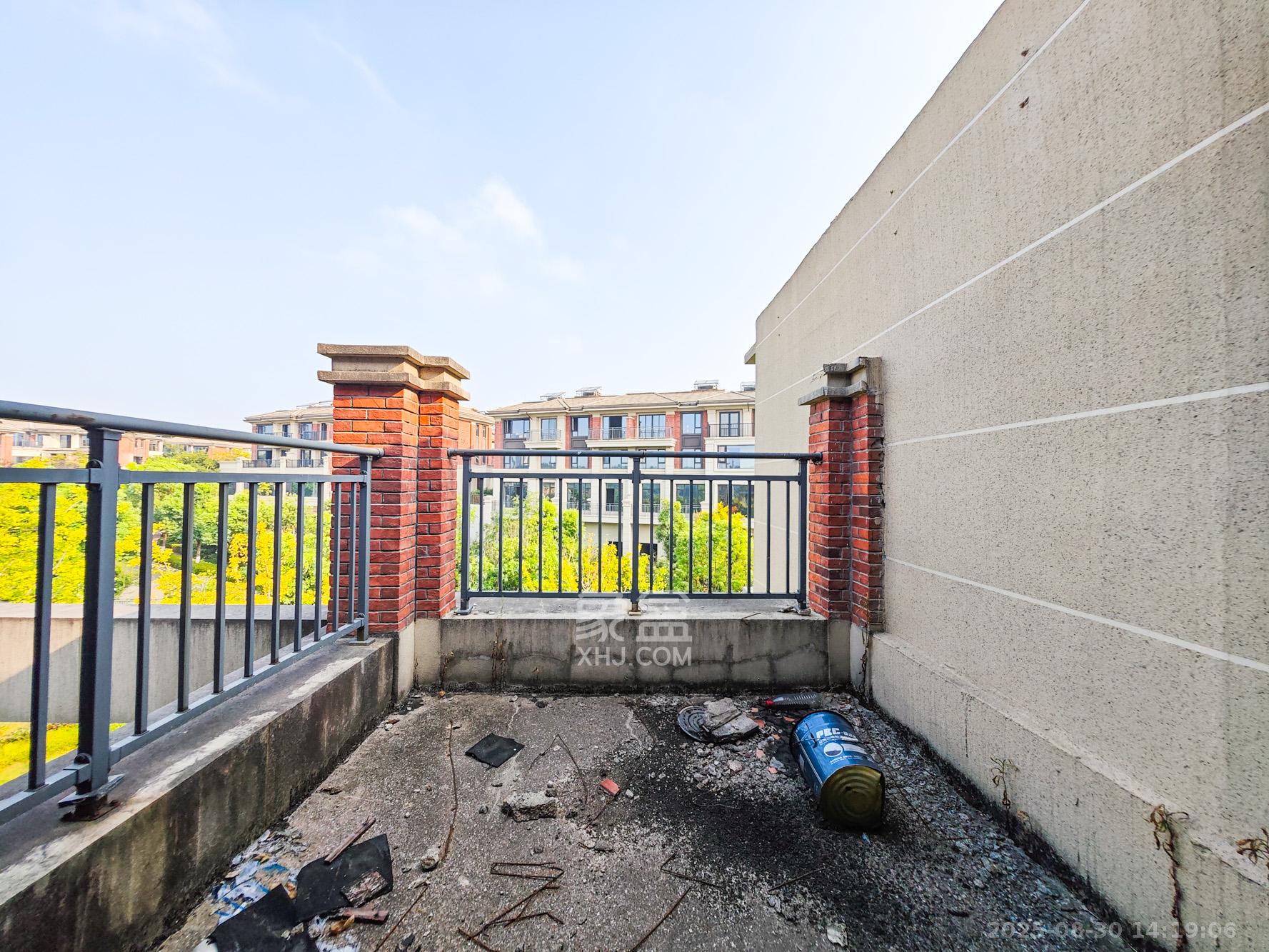 恒基旭辉湖山赋  6室3厅4卫    458.0万阳台