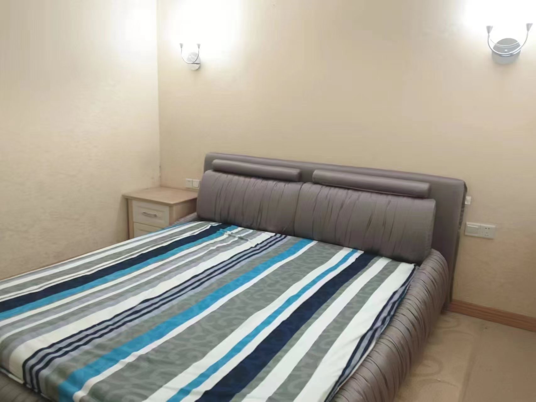 雅香苑 3室2厅2卫 2400.0元/月 雅香苑 3室2厅2卫 2400.0元/月室内图