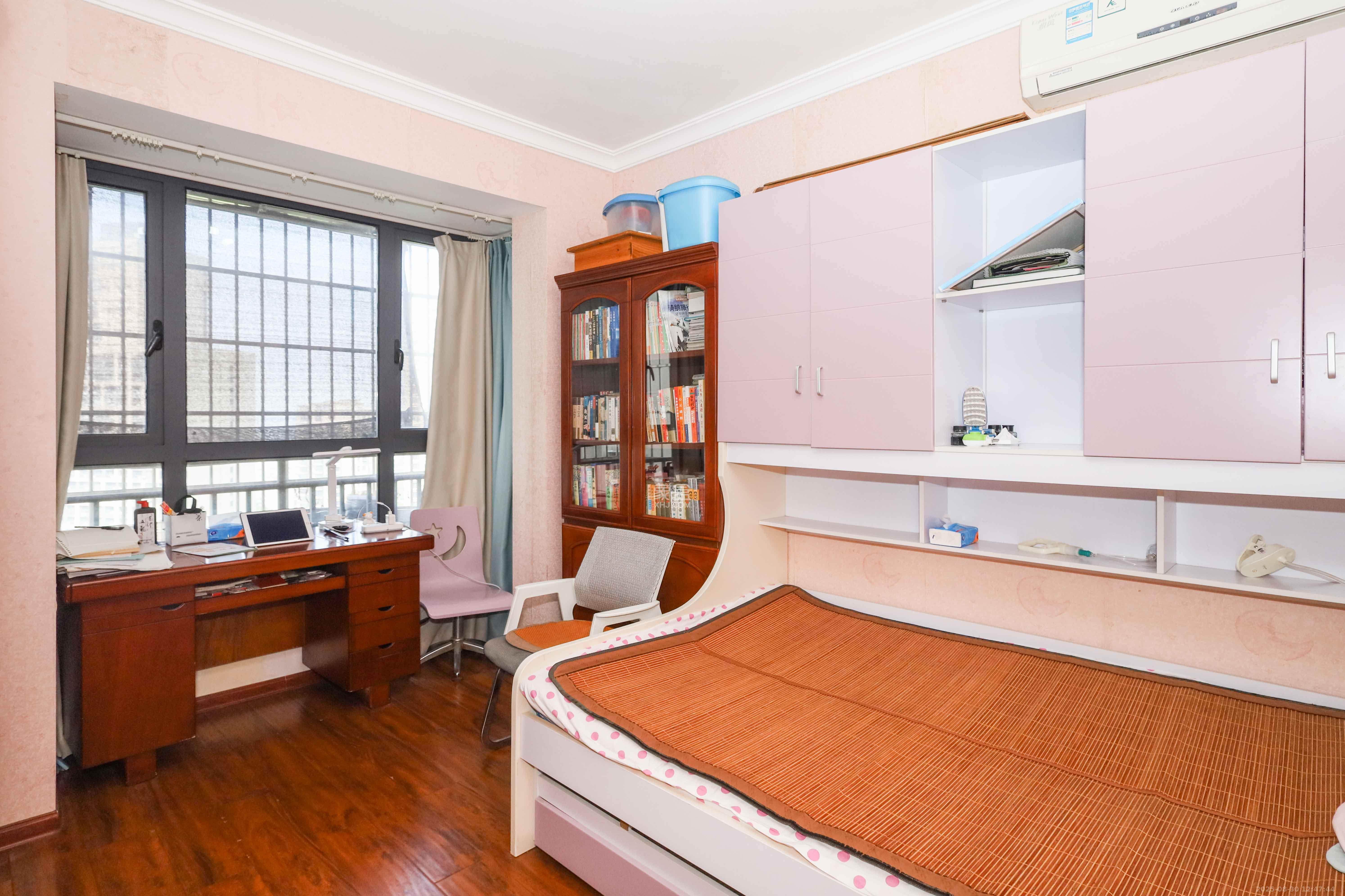 保利麓谷林语B区  3室2厅1卫    88.0万 保利麓谷林语B区  3室2厅1卫    88.0万卧室