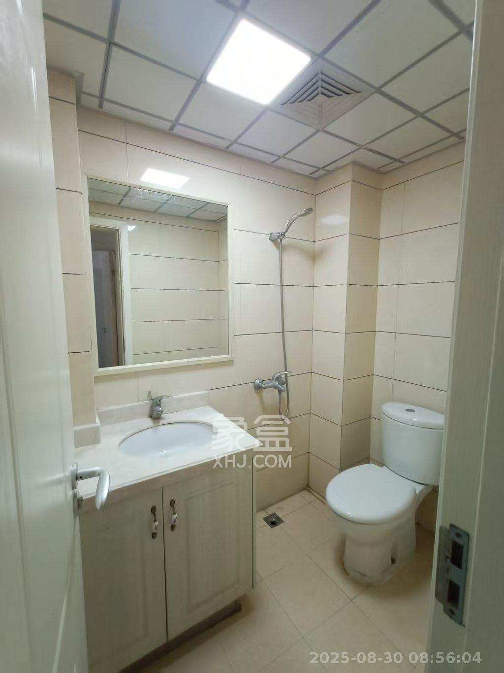 蓝湾国际广场  3室1厅1卫    2500.0元/月 蓝湾国际广场  3室1厅1卫    2500.0元/月室内图