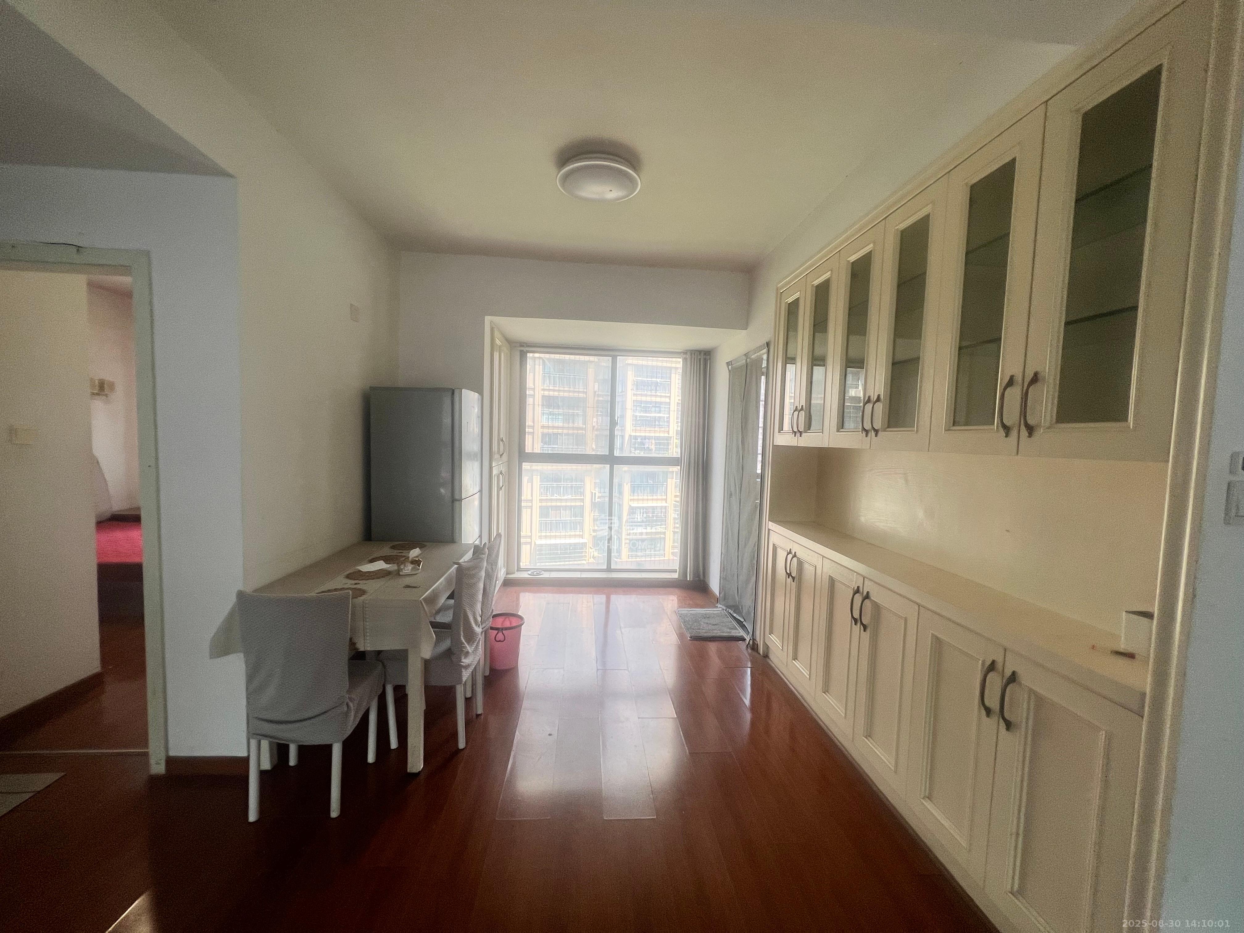 优山美地  3室2厅2卫    2200.0元/月 优山美地  3室2厅2卫    2200.0元/月室内图