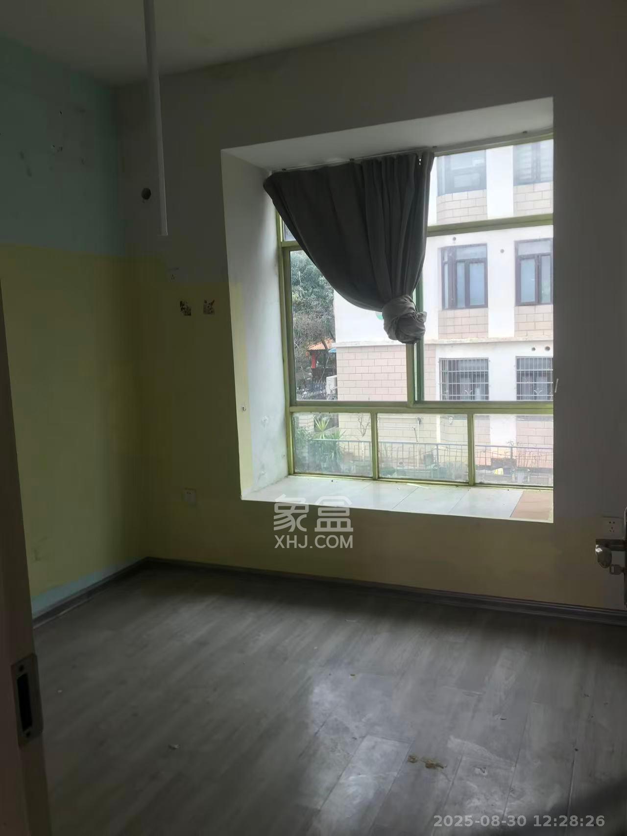 静园山庄  6室3厅2卫    2500.0元/月 静园山庄  6室3厅2卫    2500.0元/月室内图