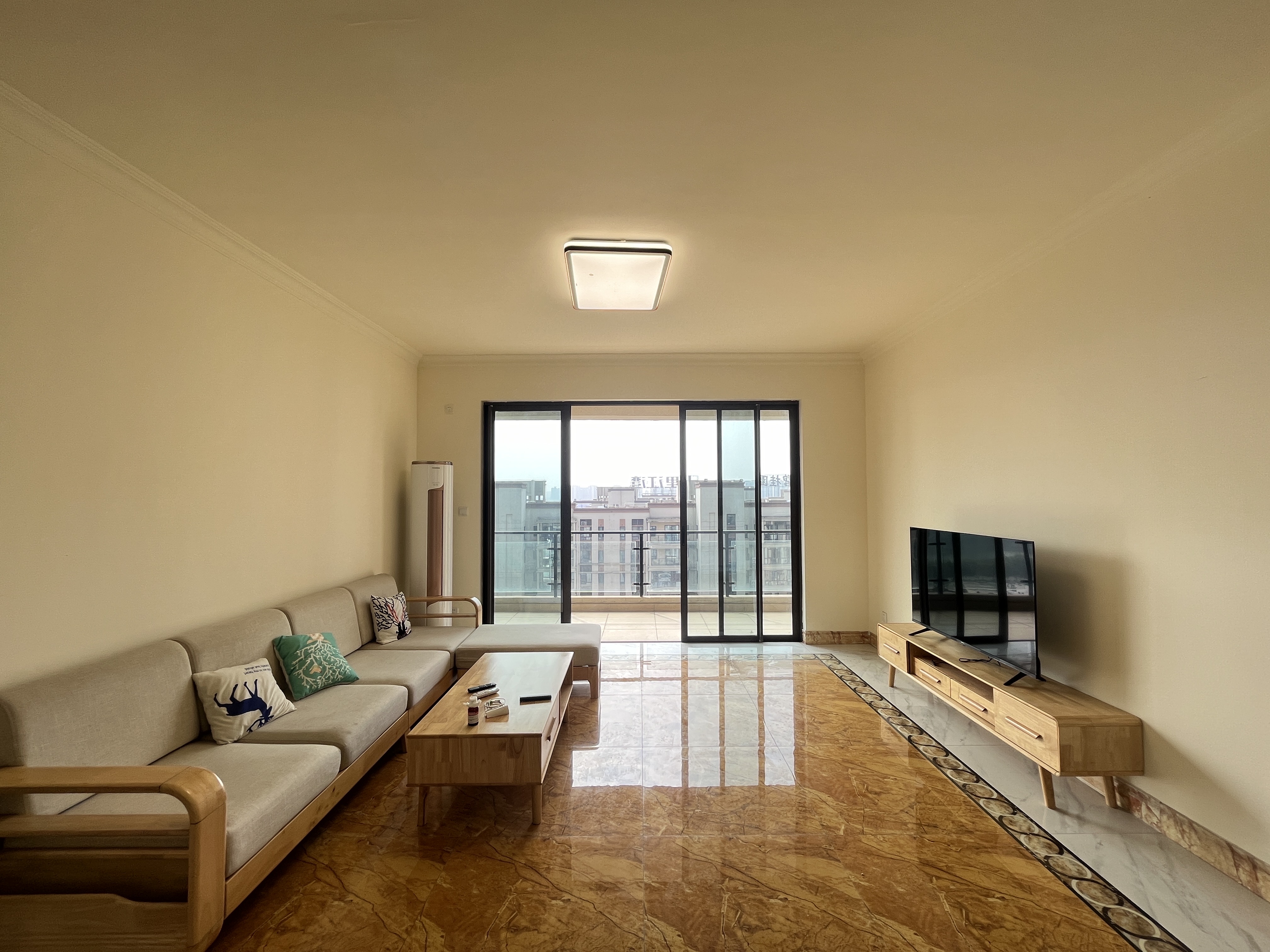 华耀碧桂园十里江湾观澜 4室2厅2卫 3000.0元/月 华耀碧桂园十里江湾观澜 4室2厅2卫 3000.0元/月室内图