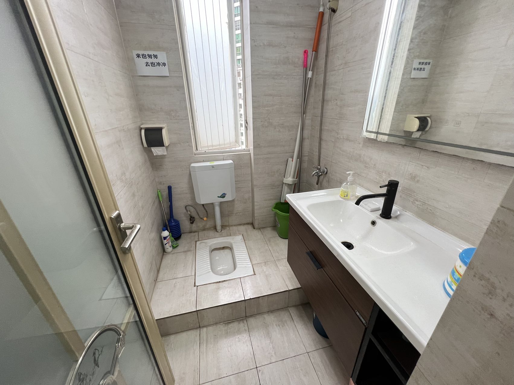 中盐大厦 4室2厅1卫 4500.0元/月 中盐大厦 4室2厅1卫 4500.0元/月室内图