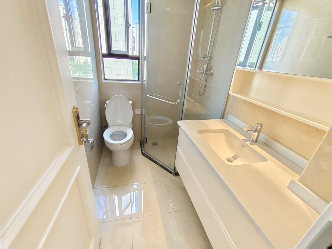 荣盛碧桂园铂悦府 4室2厅2卫 2200.0元/月 荣盛碧桂园铂悦府 4室2厅2卫 2200.0元/月室内图