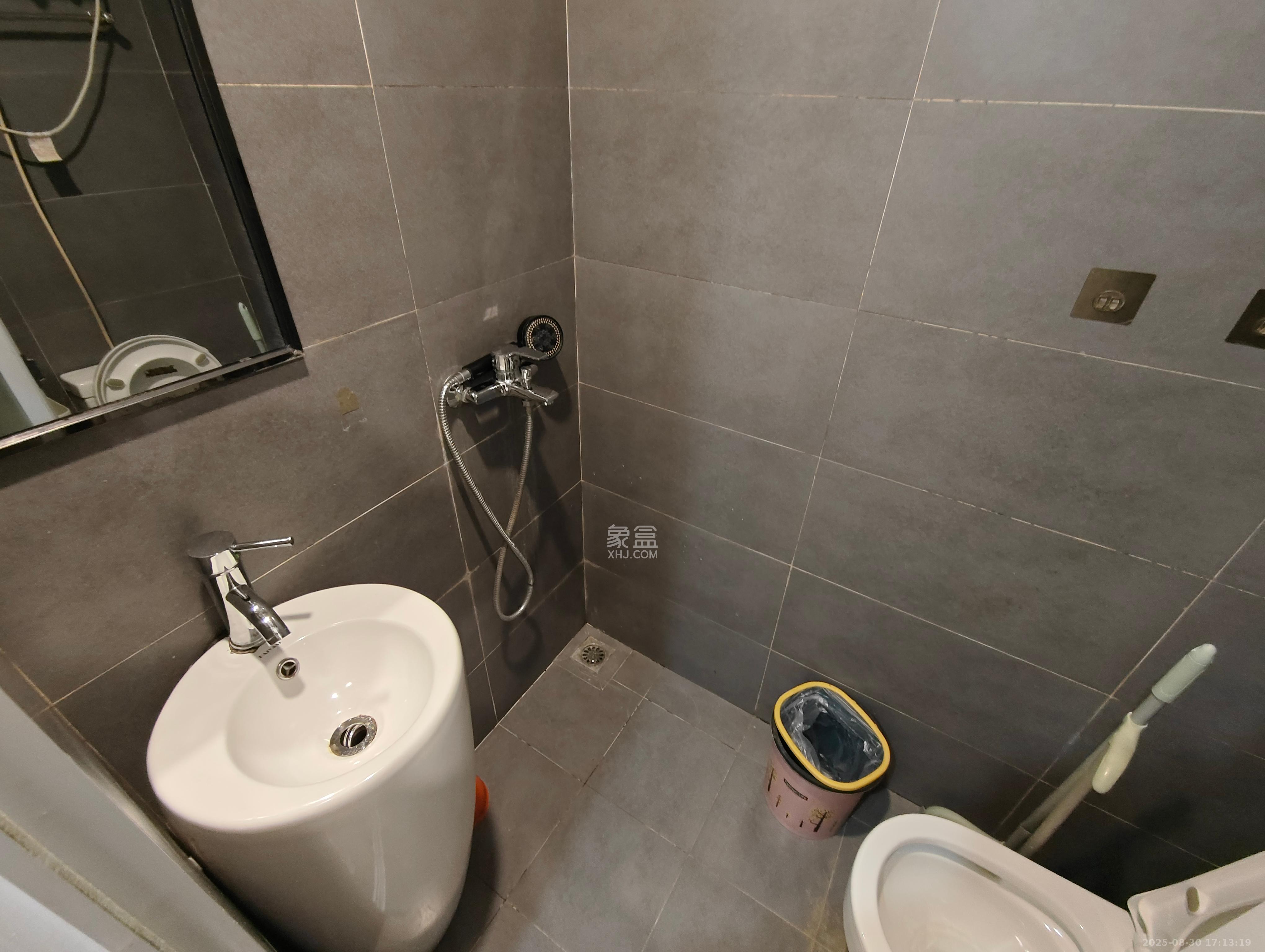 叠彩兰亭 2室1厅1卫 1100.0元/月 叠彩兰亭 2室1厅1卫 1100.0元/月室内图