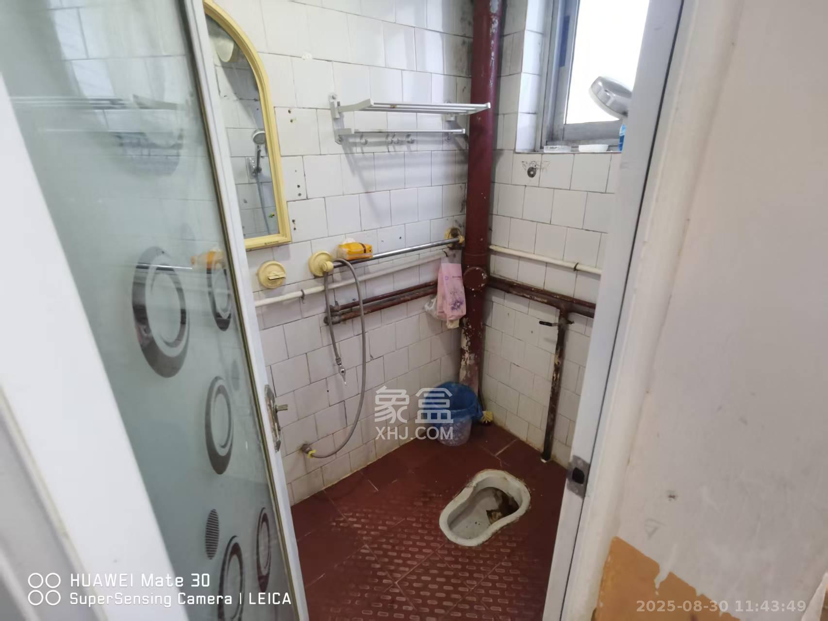 三泰街散盘  3室2厅1卫    2000.0元/月室内图