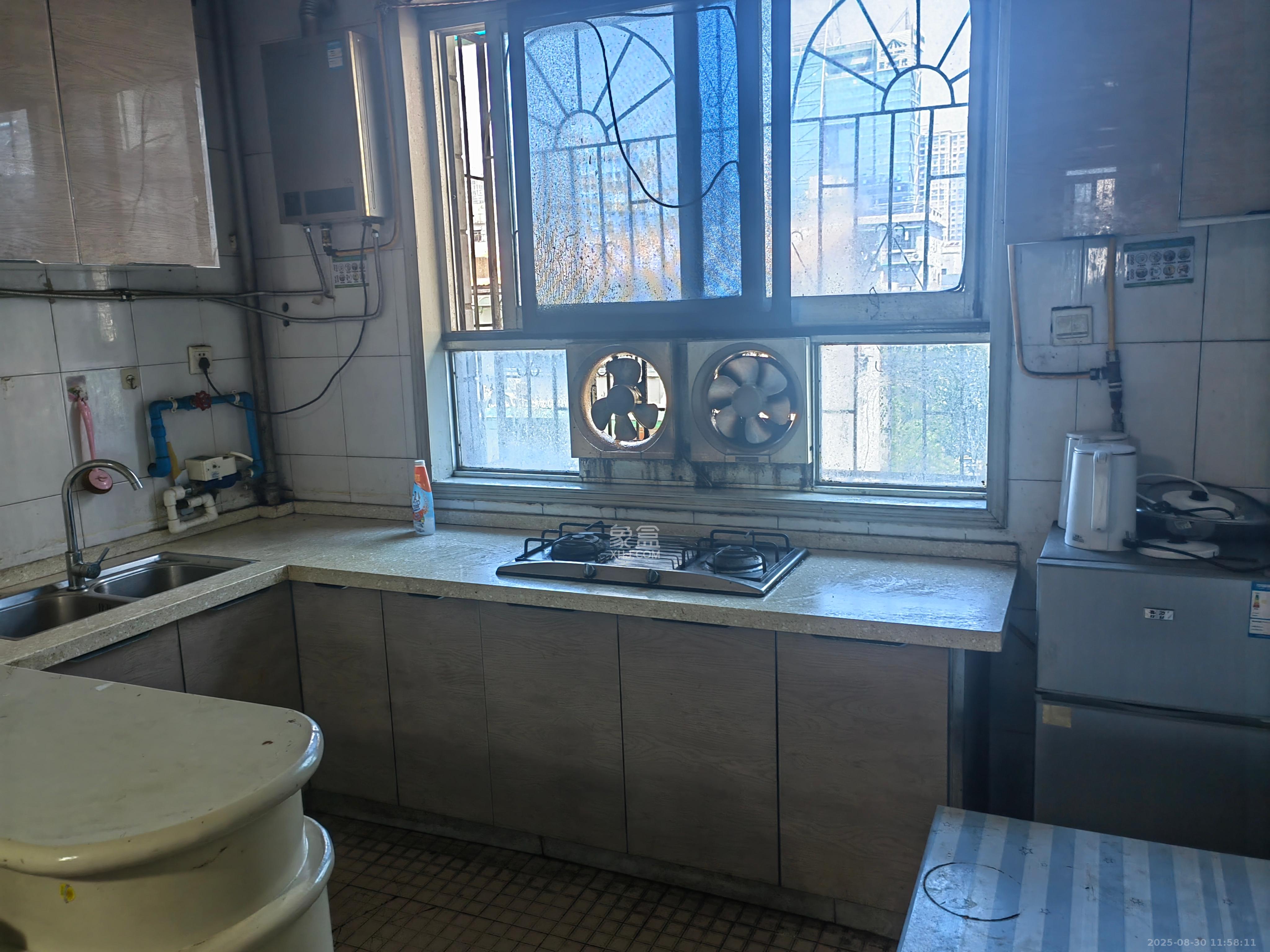 文艺公寓  3室2厅1卫    3000.0元/月室内图