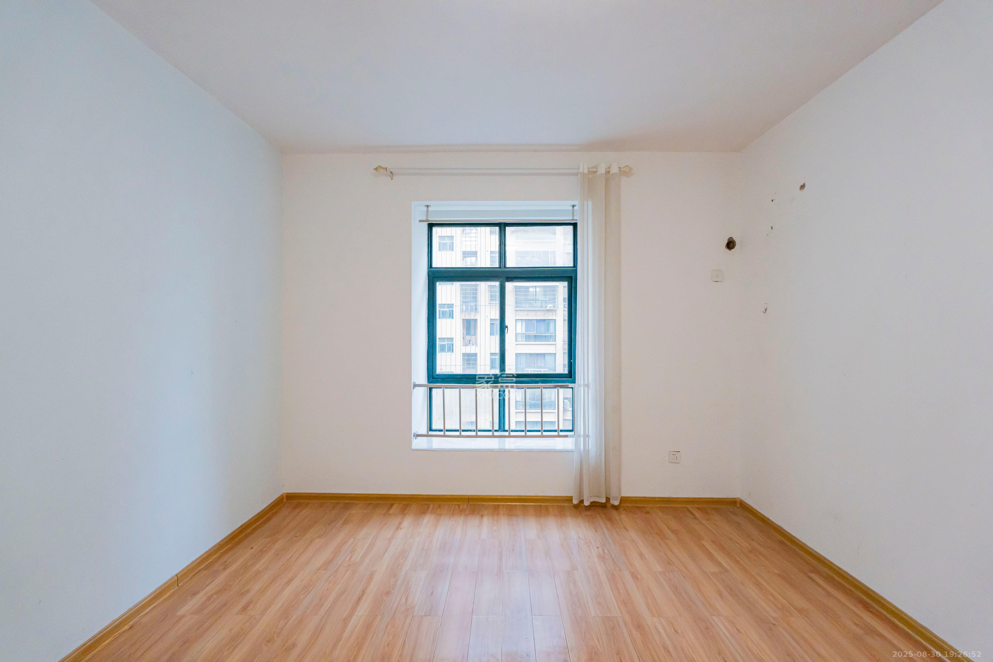 财富名园 3室2厅2卫 110.0万 财富名园 3室2厅2卫 110.0万卧室