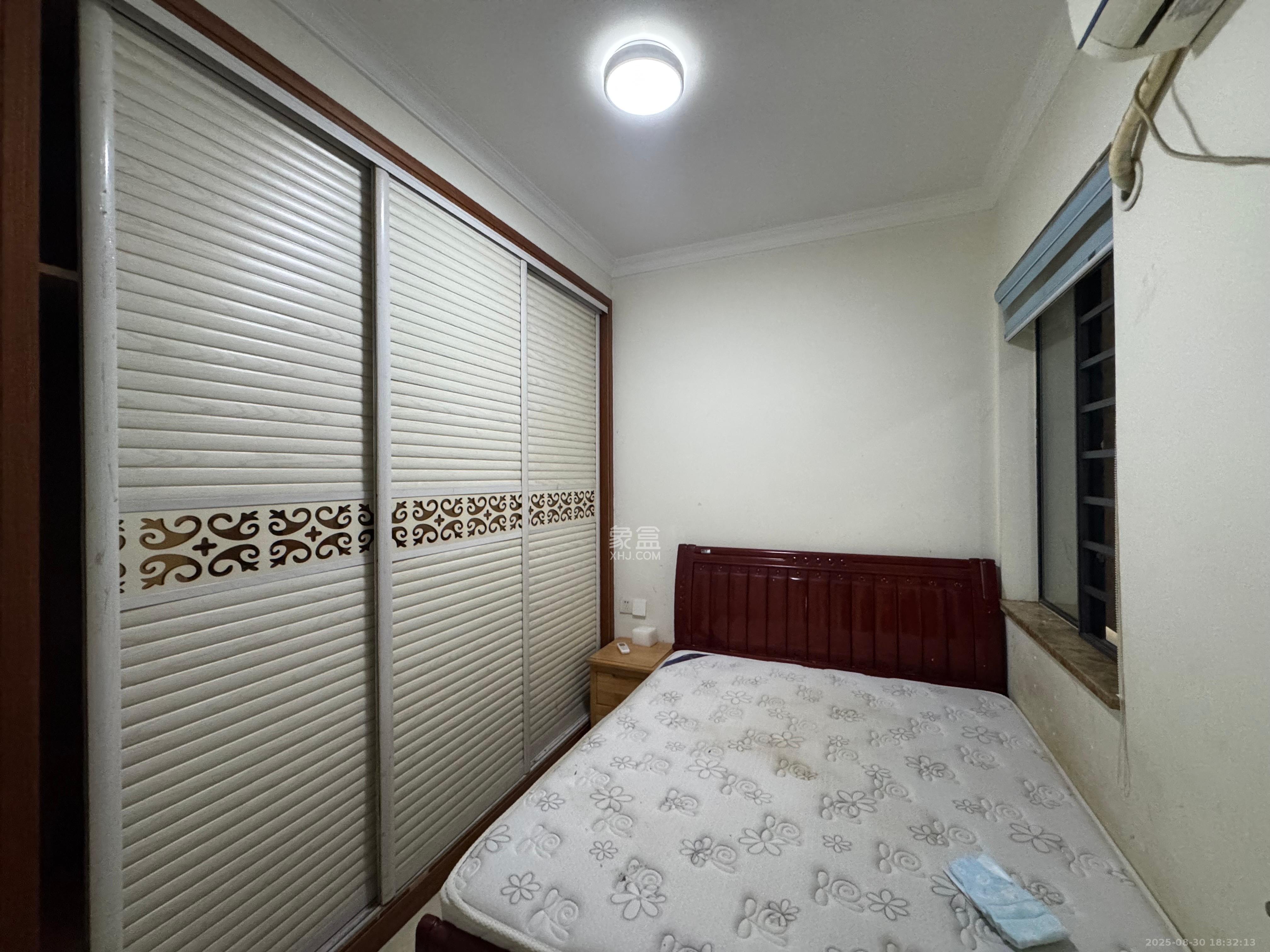 中南红领邦(红星嘉和苑)  3室1厅1卫    2000.0元/月 中南红领邦(红星嘉和苑)  3室1厅1卫    2000.0元/月室内图