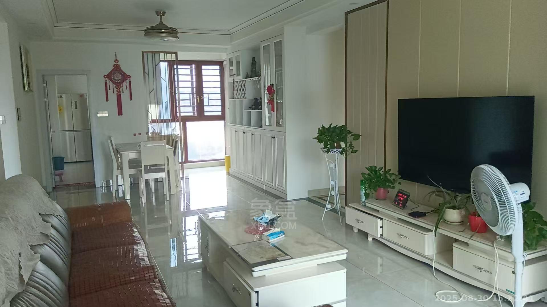 金轮翡翠名园 3室2厅2卫 2300.0元/月 金轮翡翠名园 3室2厅2卫 2300.0元/月室内图