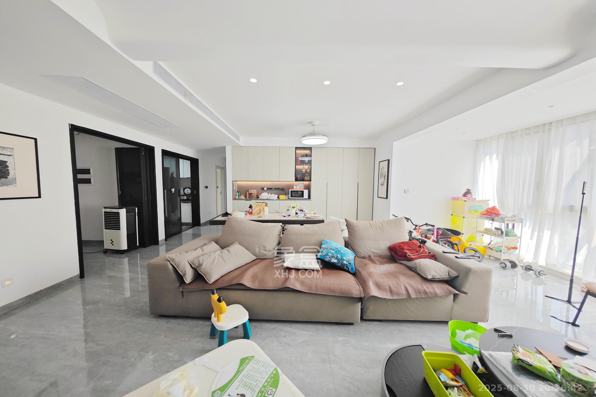 新城新世界一二三期  4室2厅2卫    150.0万 新城新世界一二三期  4室2厅2卫    150.0万客厅