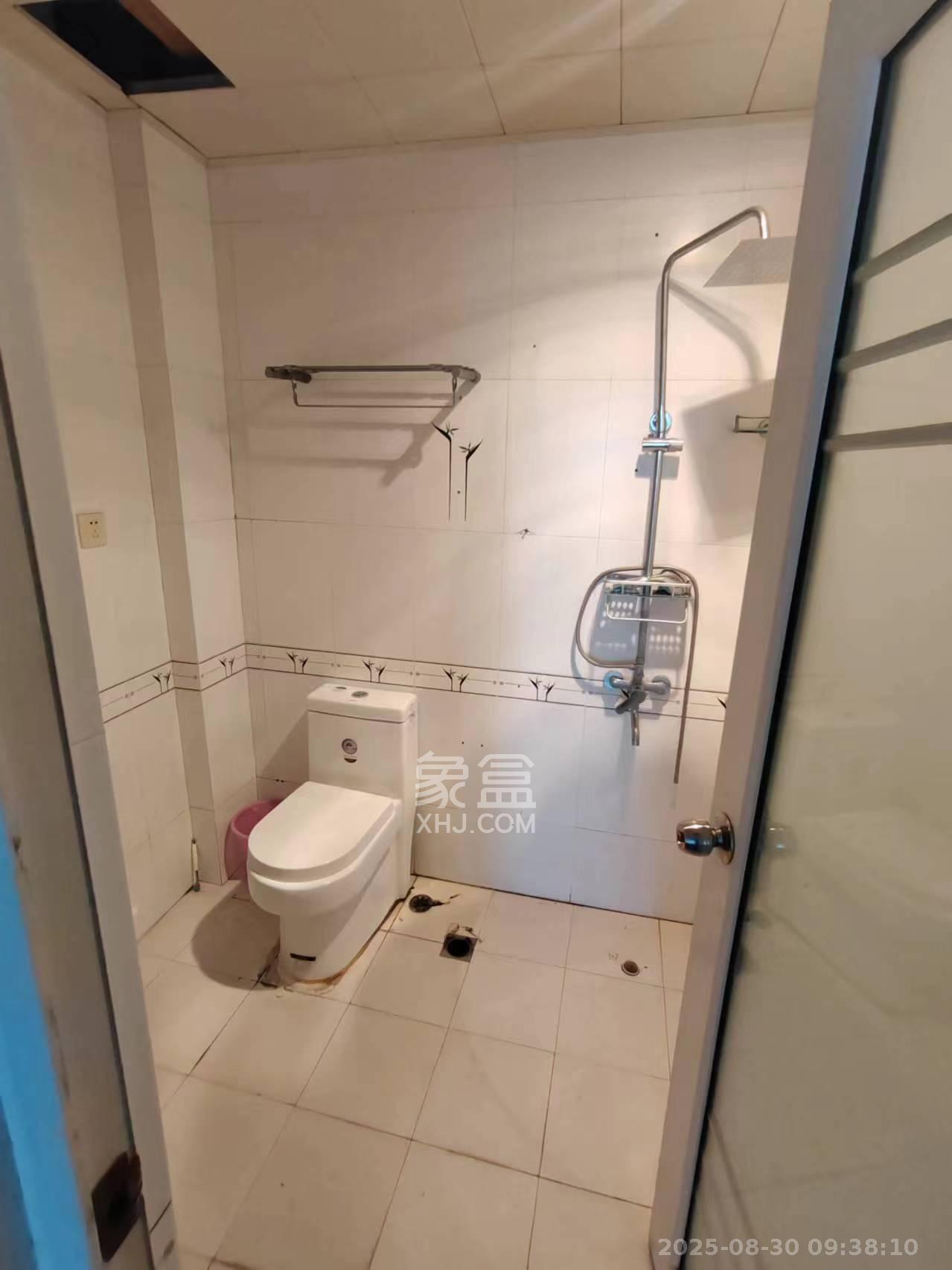 五一华府  3室2厅2卫   4500.00元/月室内图