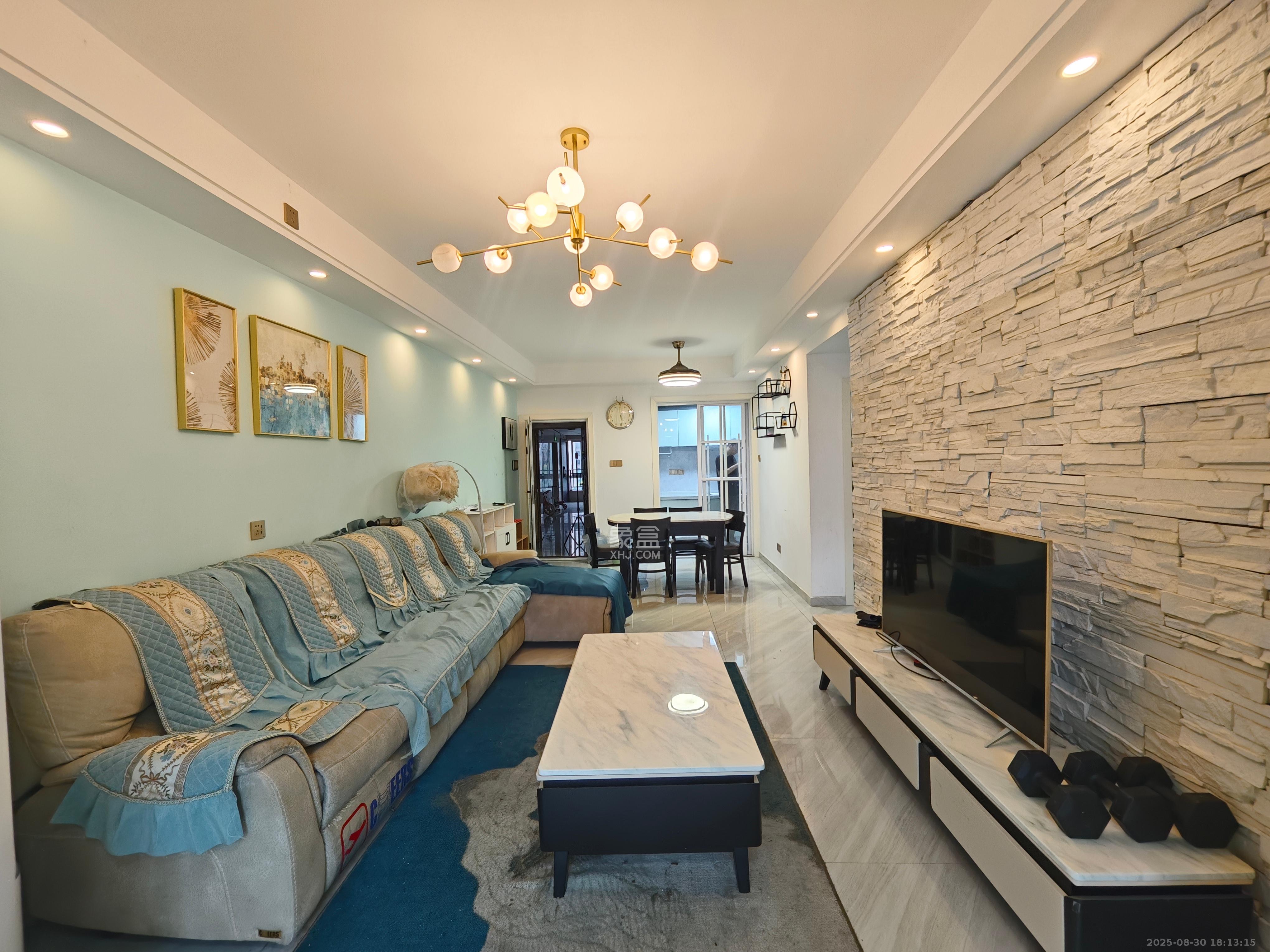 天麓尚层  2室2厅1卫    2300.0元/月 天麓尚层  2室2厅1卫    2300.0元/月室内图