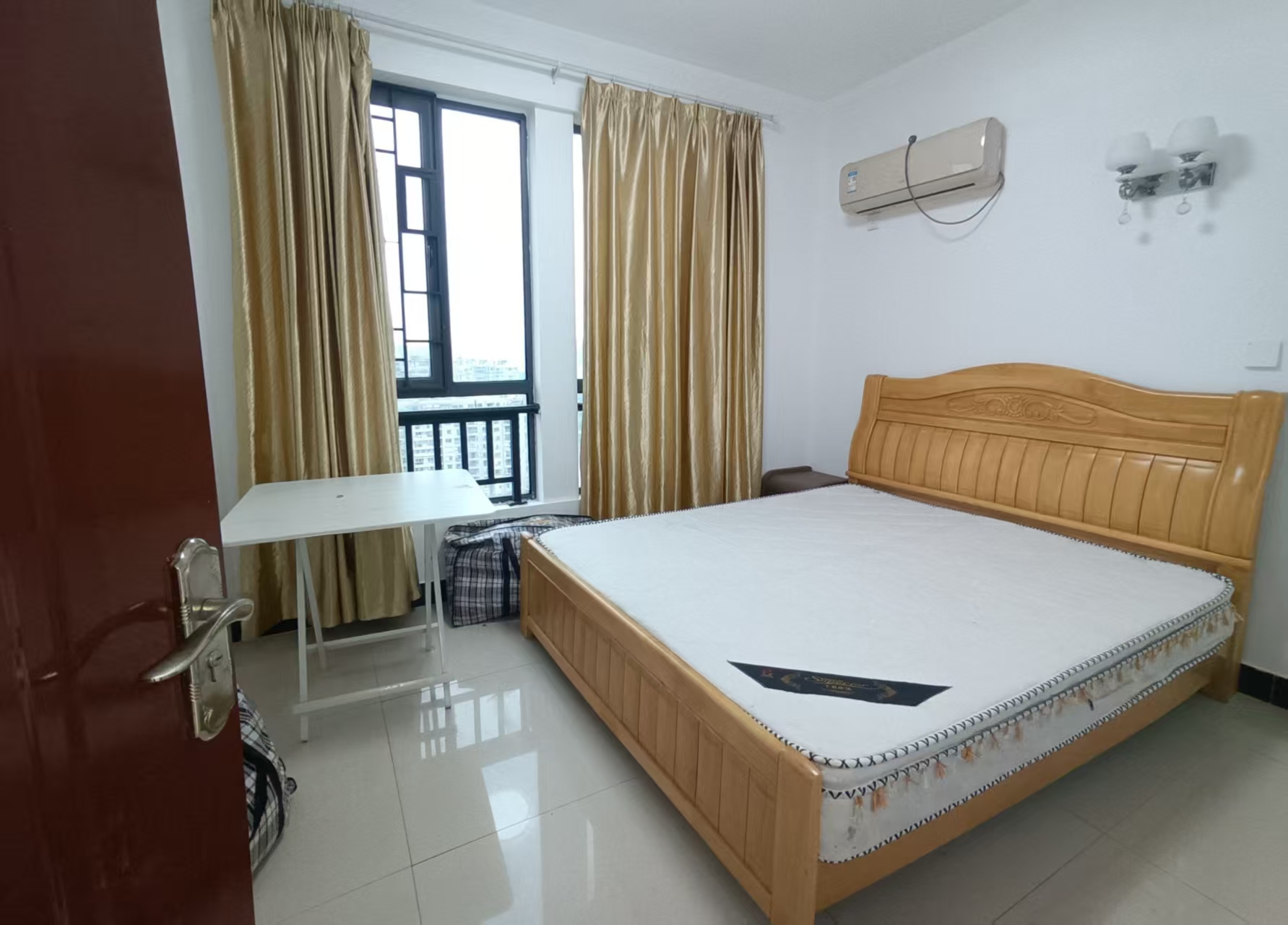 泰山公馆 3室2厅2卫 45.0万 泰山公馆 3室2厅2卫 45.0万室内图