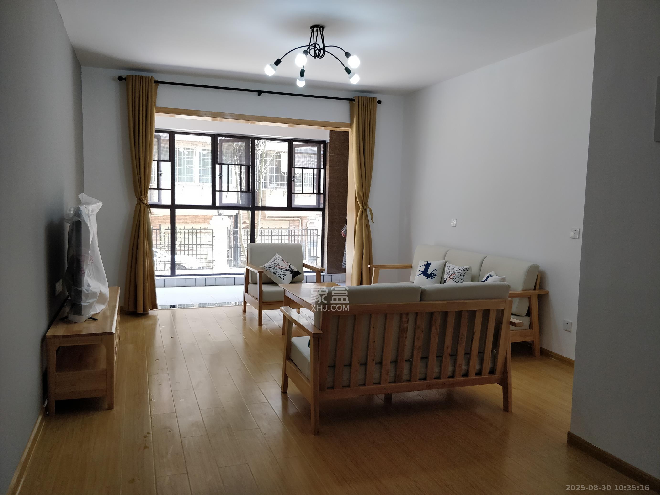 芙蓉别墅山庄（嘉湘华庭）  3室2厅2卫   3500.00元/月室内图
