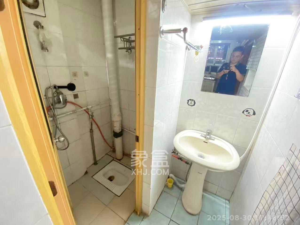 十一中学单位宿舍  3室1厅1卫    2000.0元/月室内图