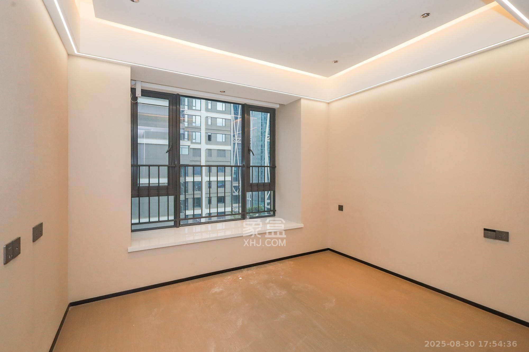 旭辉铂悦湘江  4室2厅3卫    450.0万卧室