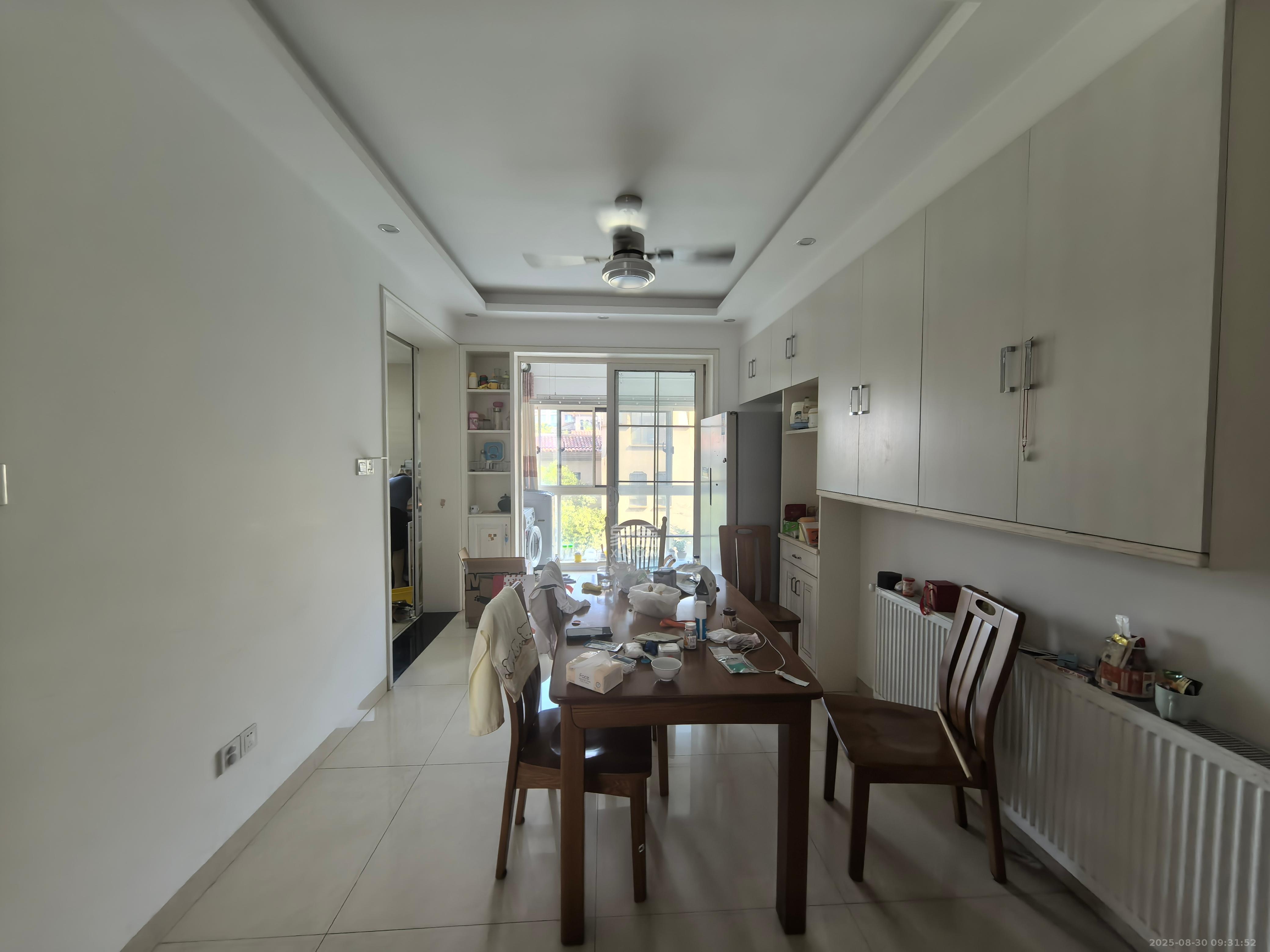 中城丽景香山园  3室2厅2卫    3500.0元/月室内图