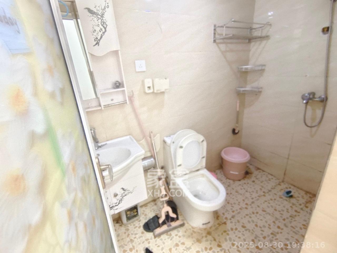 阳光100二期  1室1厅1卫    1550.0元/月室内图