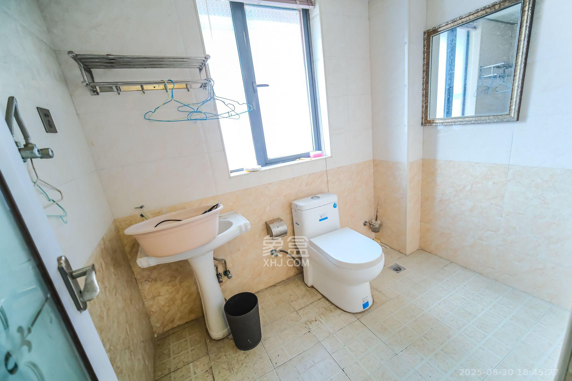 盛地尊域 4室2厅2卫 2000.0元/月 盛地尊域 4室2厅2卫 2000.0元/月室内图