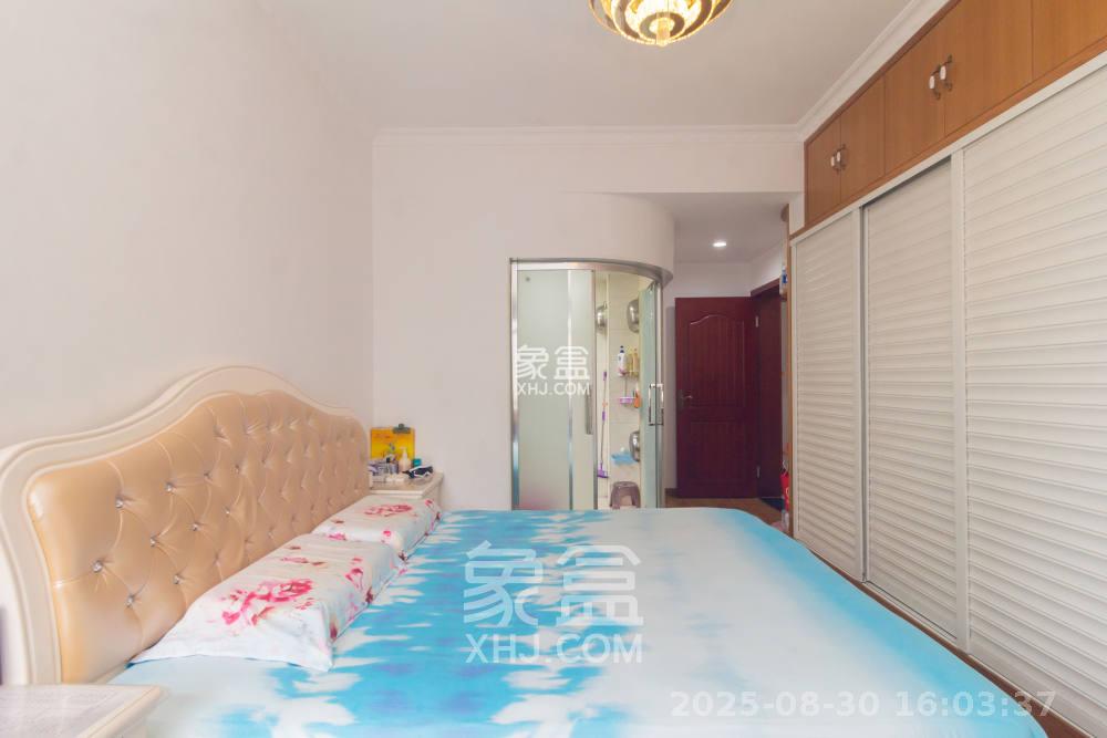 辉煌国际城二期  3室2厅1卫    2700.0元/月室内图