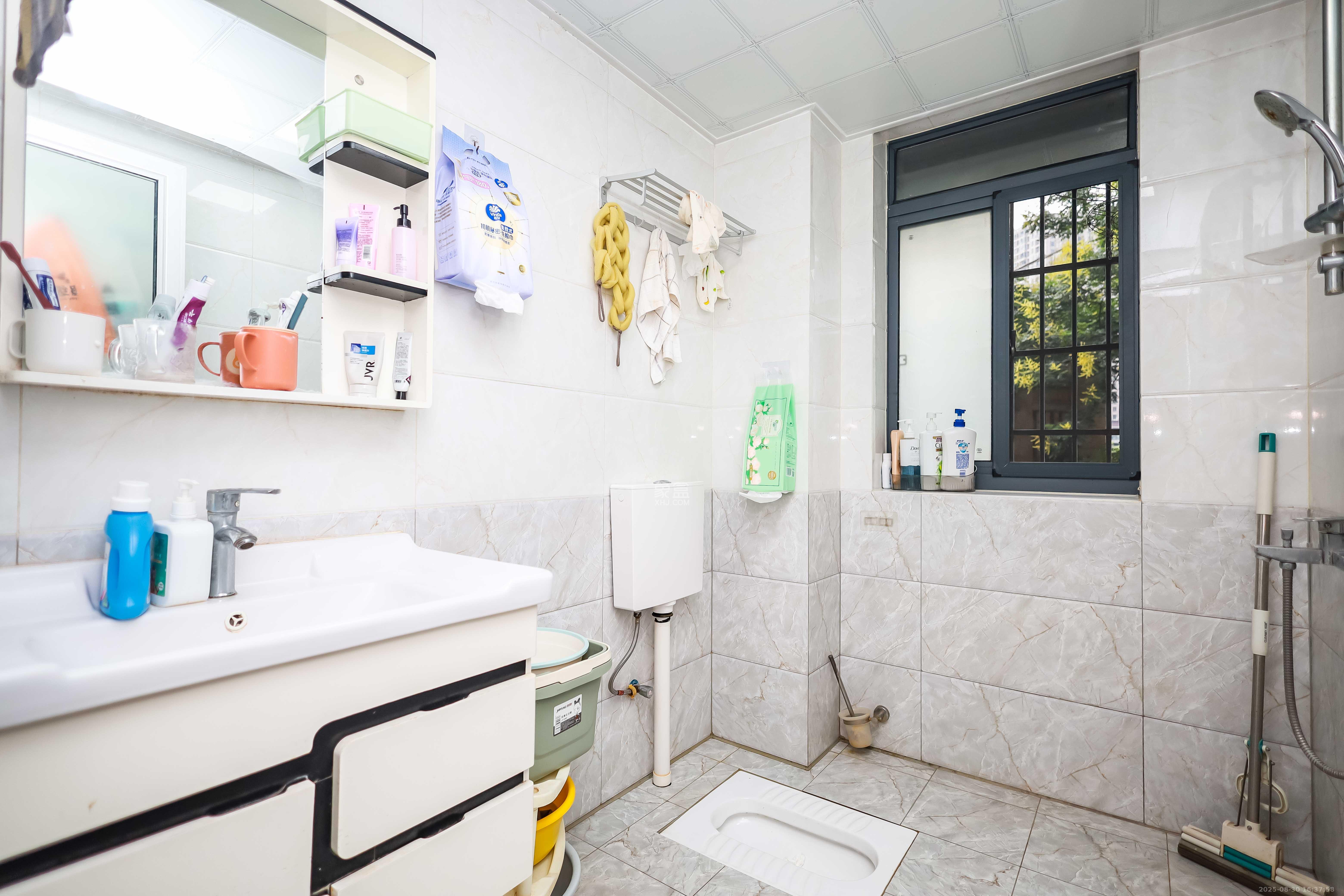 天麓尚层  4室2厅1卫    96.0万卫生间