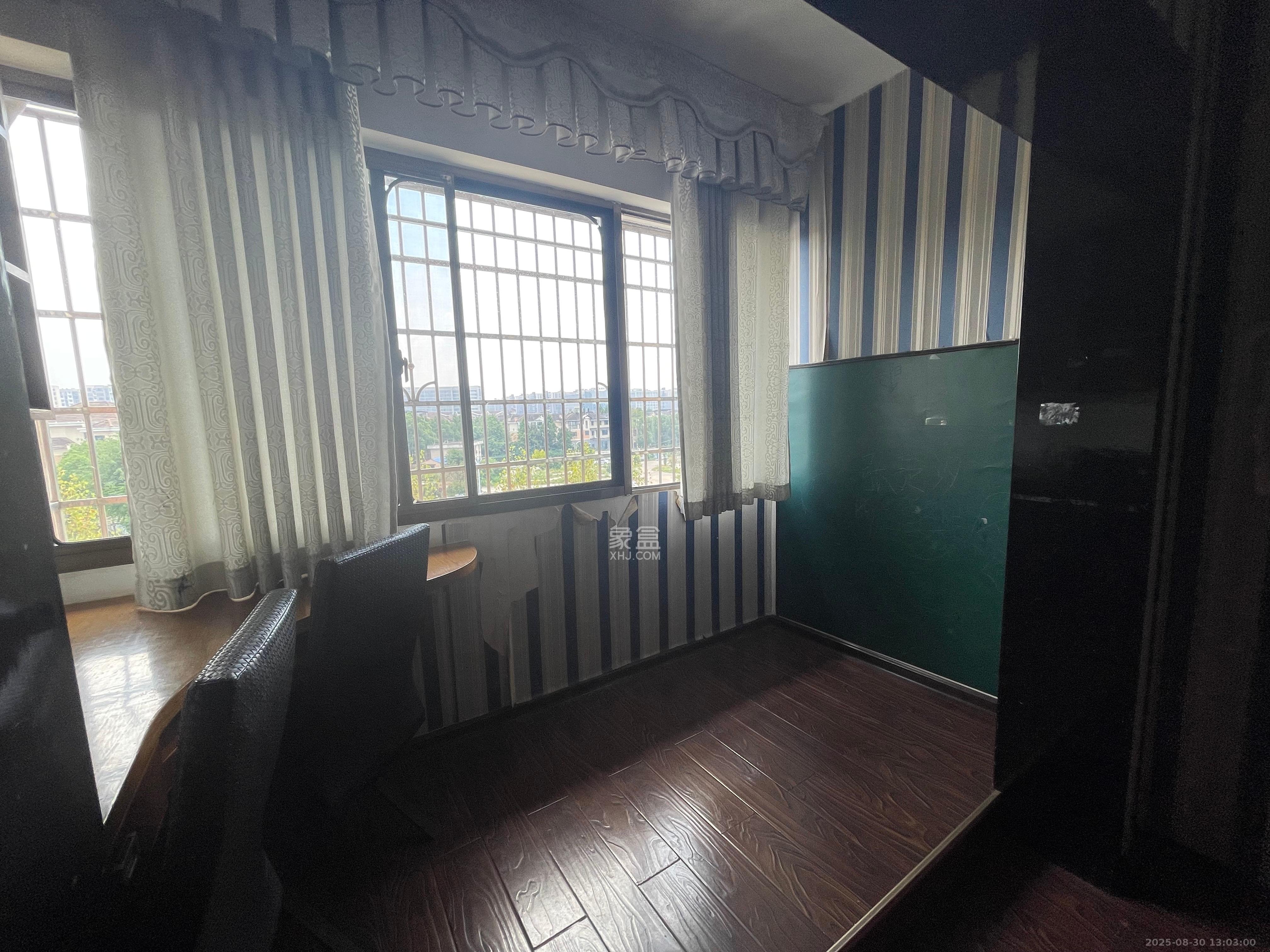 新路小区 3室1厅2卫 1800.0元/月 新路小区 3室1厅2卫 1800.0元/月室内图