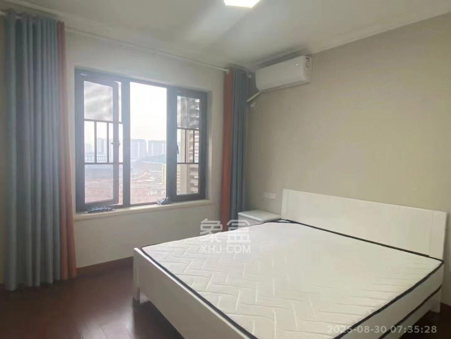 中海珑悦府  3室2厅1卫    2800.0元/月